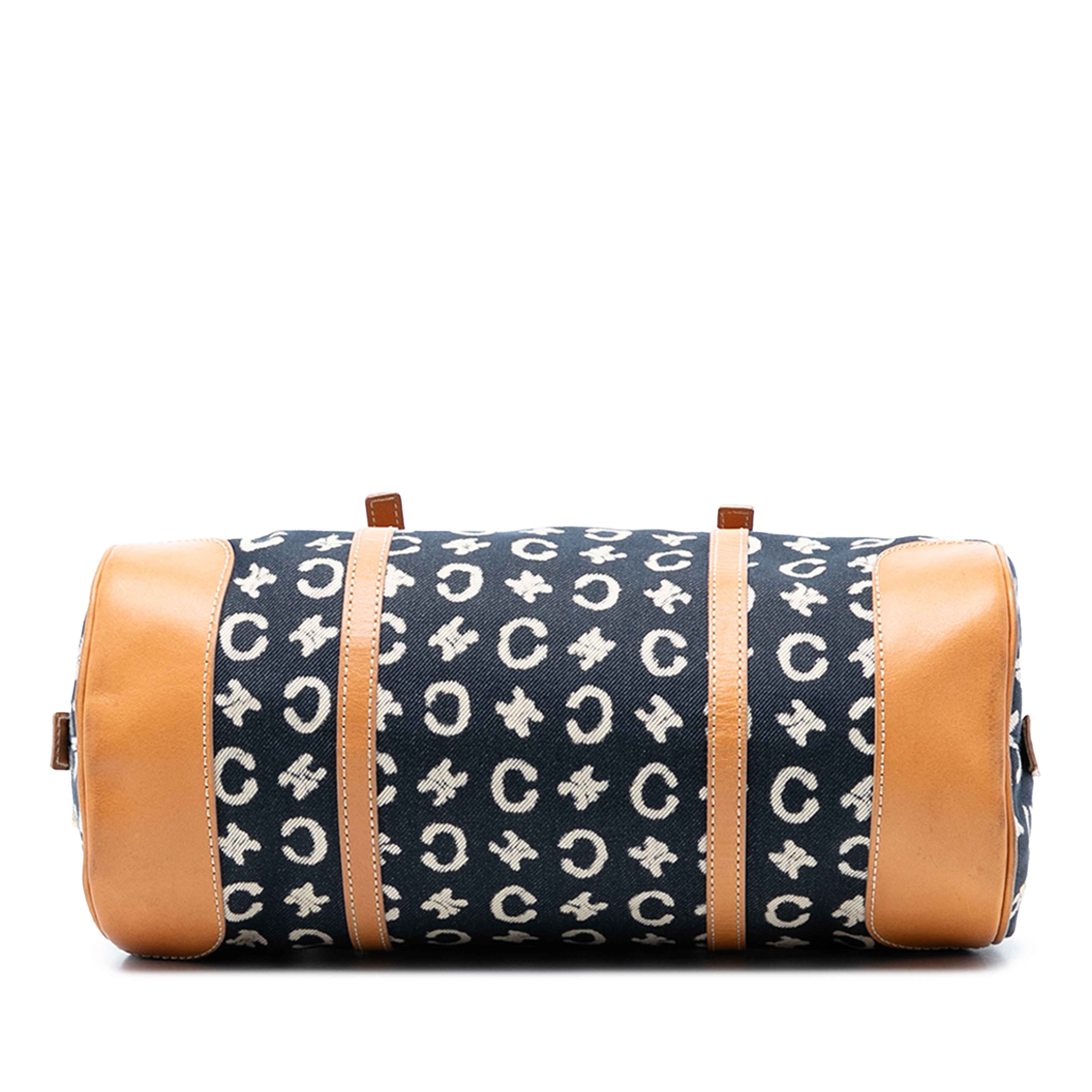 Celine C Macadam Denim Shoulder Bag, från Luxclusif, i färgen blå. Klicka för att öppna bilden i stort format