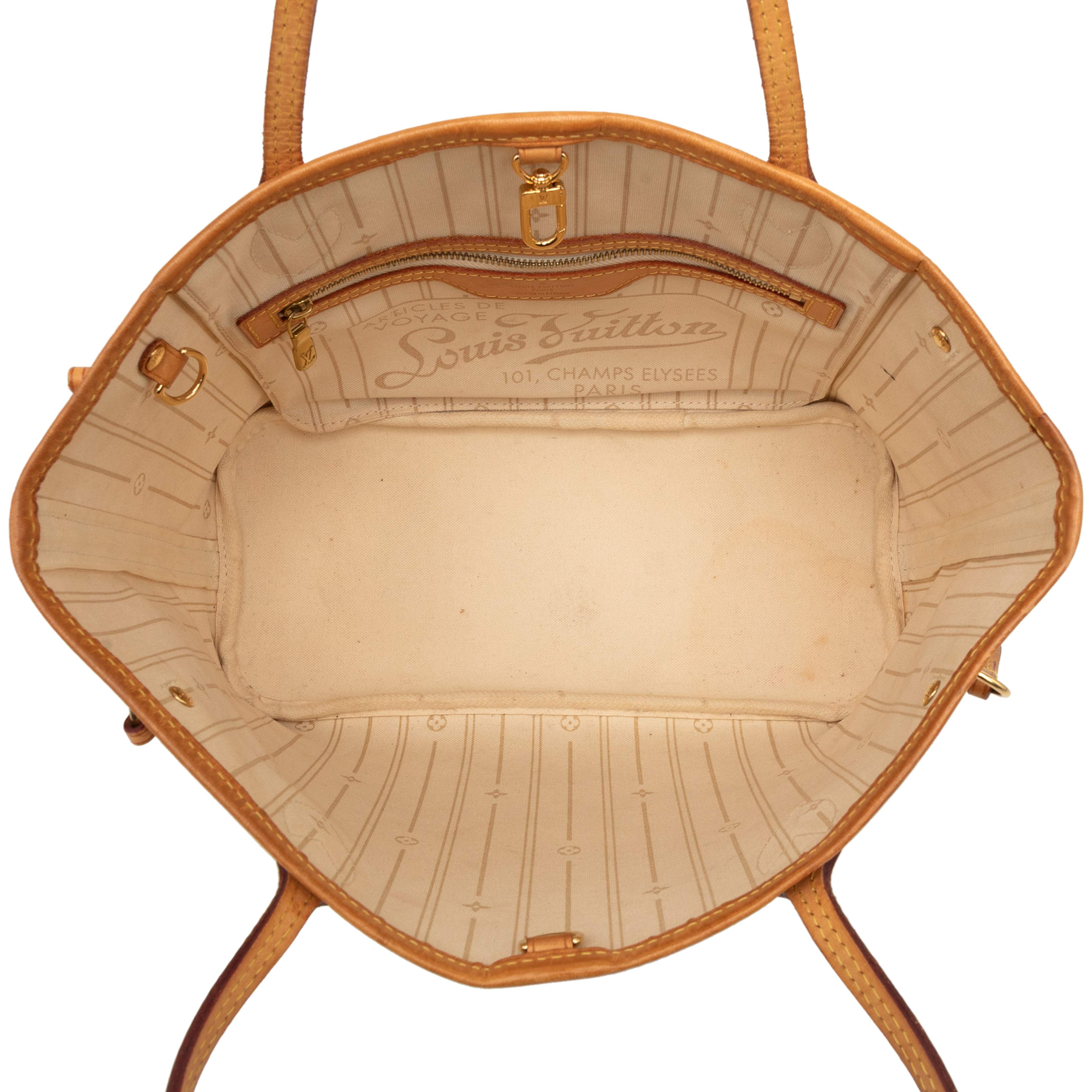 Louis Vuitton Damier Azur Neverfull Pm, från Luxclusif, i färgen white. Klicka för att öppna bilden i stort format