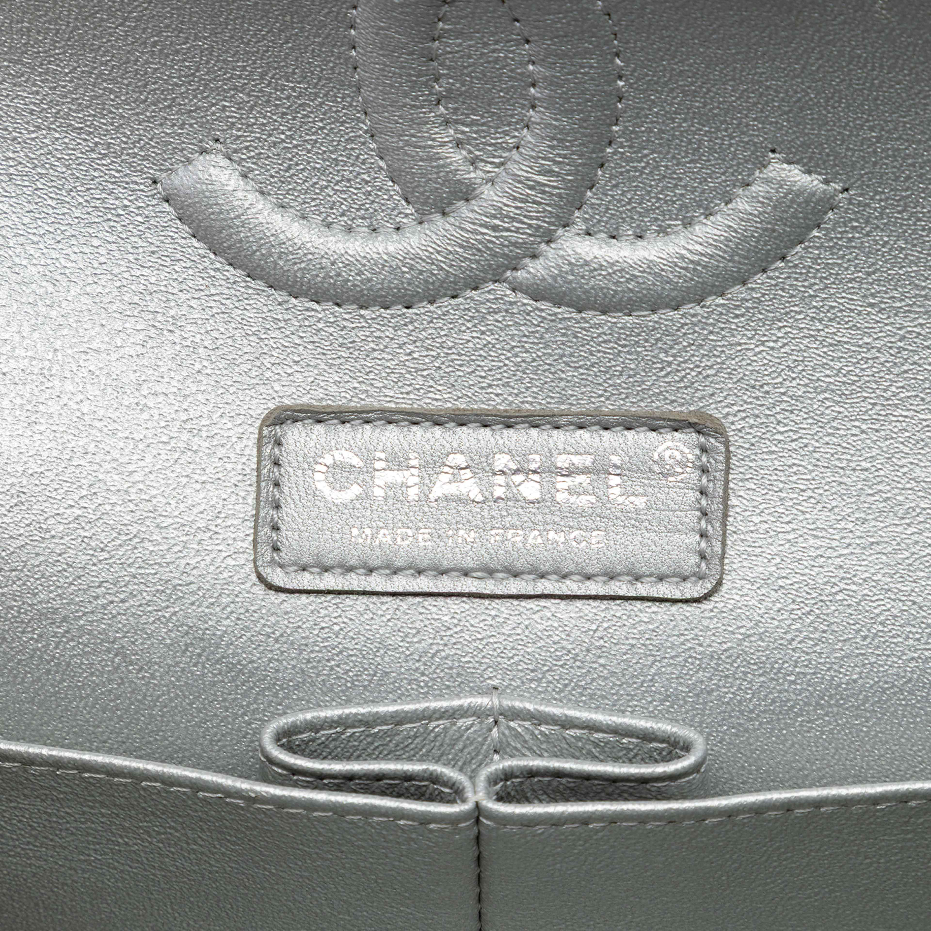 Chanel Medium Classic Quilted Tweed And Metallic Lambskin Double Flap, från Luxclusif, i färgen black. Klicka för att öppna bilden i stort format