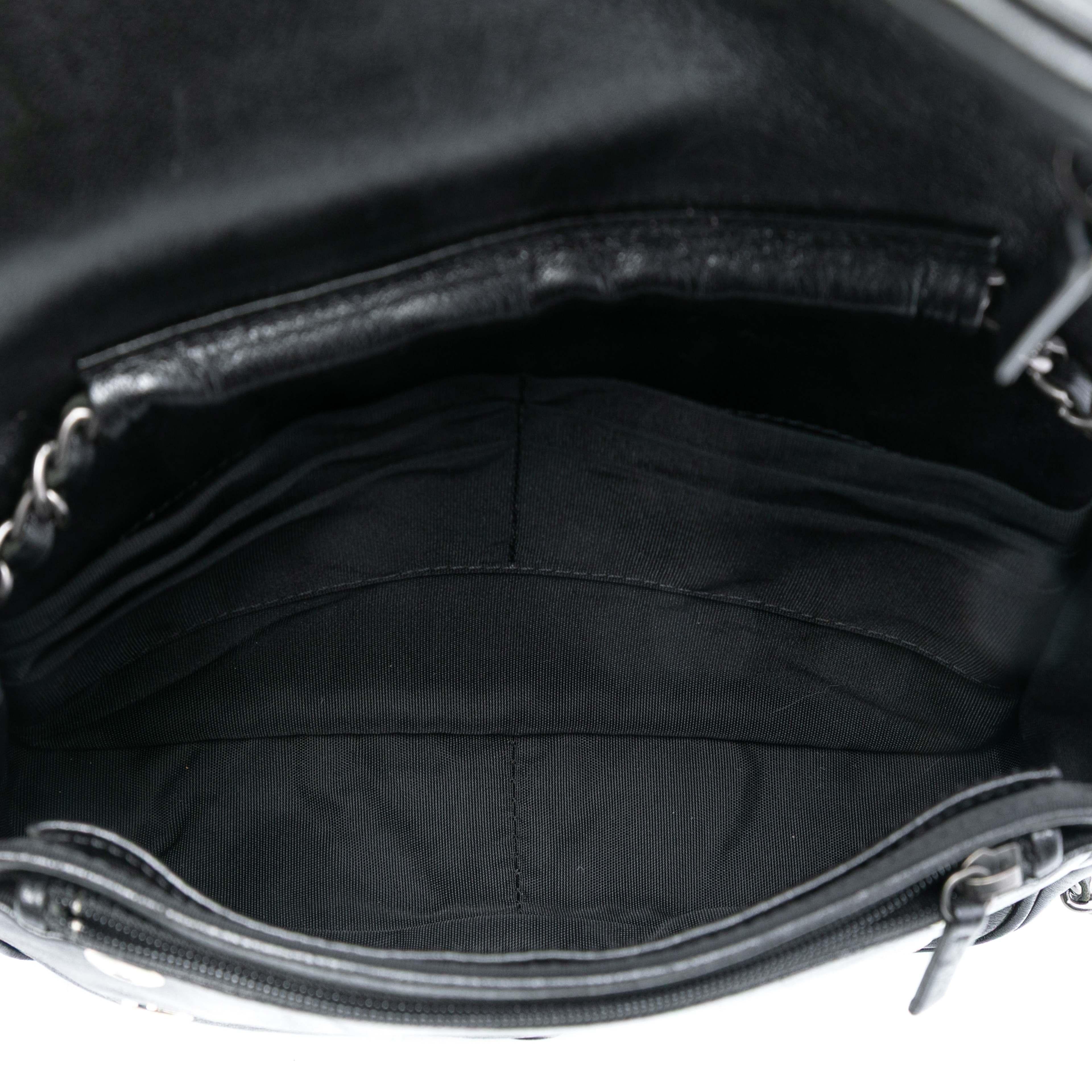 Chanel Cc Quilted Lambskin Full Flap Wallet On Chain, från Luxclusif, i färgen black. Klicka för att öppna bilden i stort format