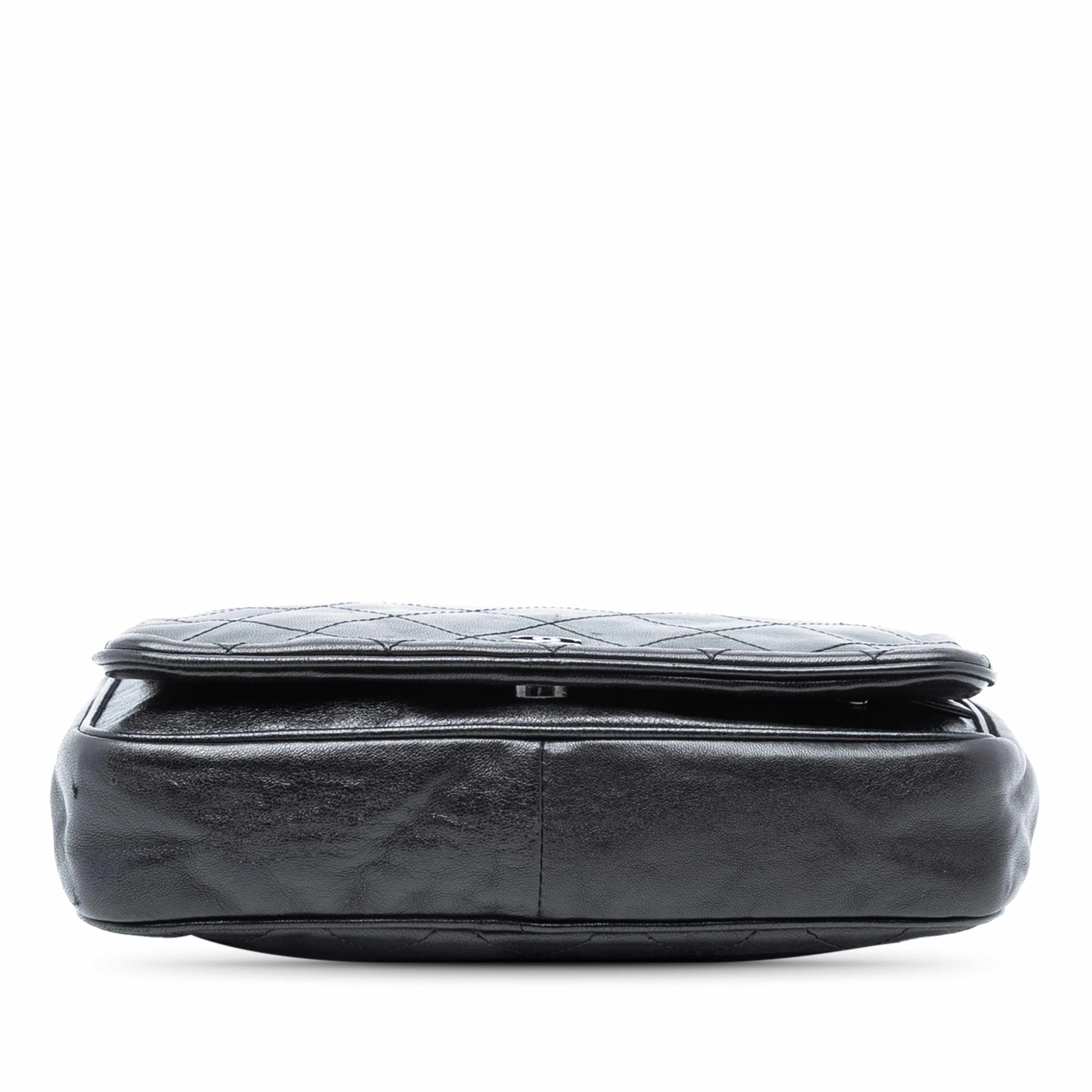 Chanel Cc Quilted Lambskin Full Flap Wallet On Chain, från Luxclusif, i färgen black. Klicka för att öppna bilden i stort format