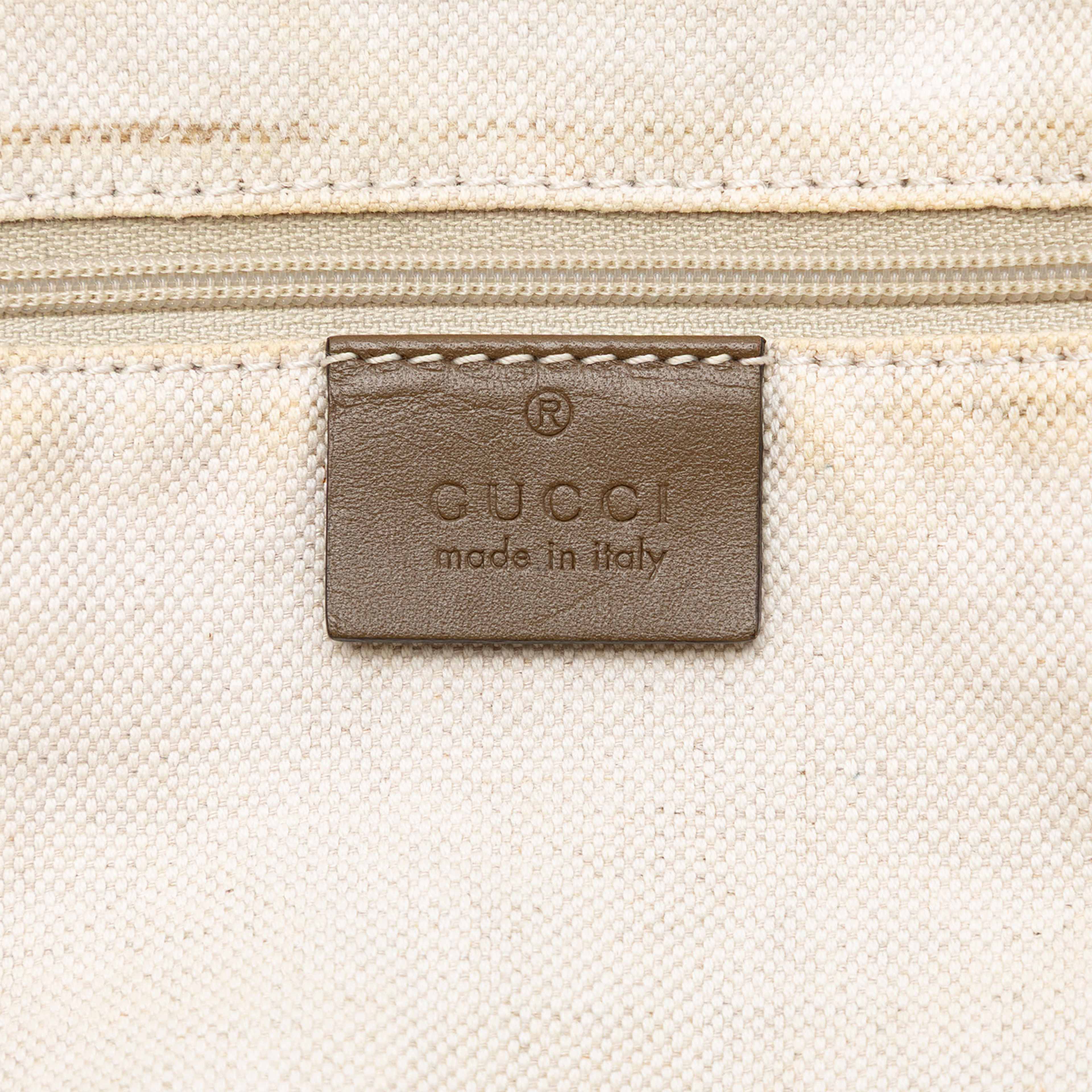 Gucci Gg Canvas Sukey Satchel, från Luxclusif, i färgen beige. Klicka för att öppna bilden i stort format