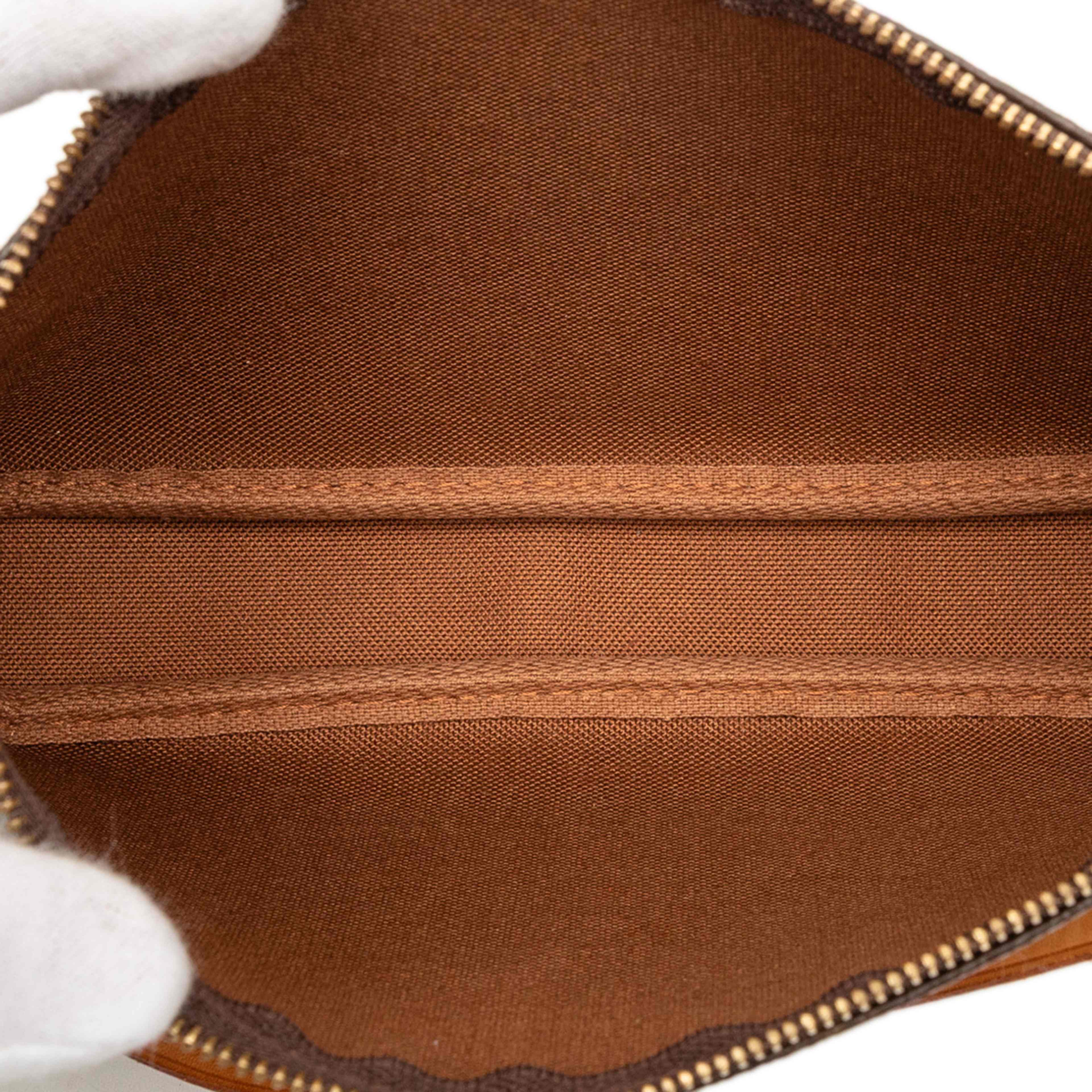 Louis Vuitton Monogram Pochette Accessoires, från Luxclusif, i färgen brown. Klicka för att öppna bilden i stort format