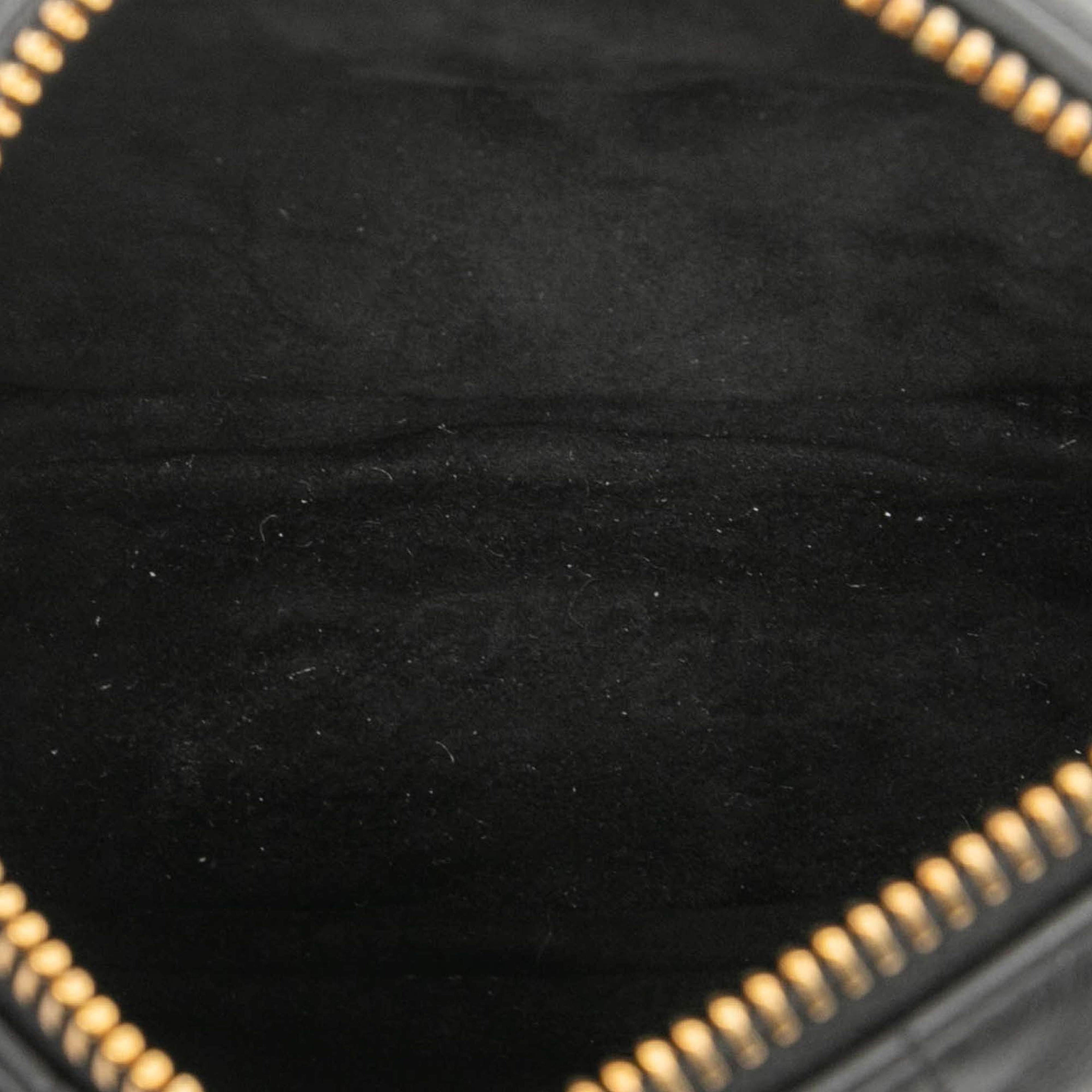 Dior Micro Lambskin Cannage Dior Vibe Satchel, från Luxclusif, i färgen black. Klicka för att öppna bilden i stort format