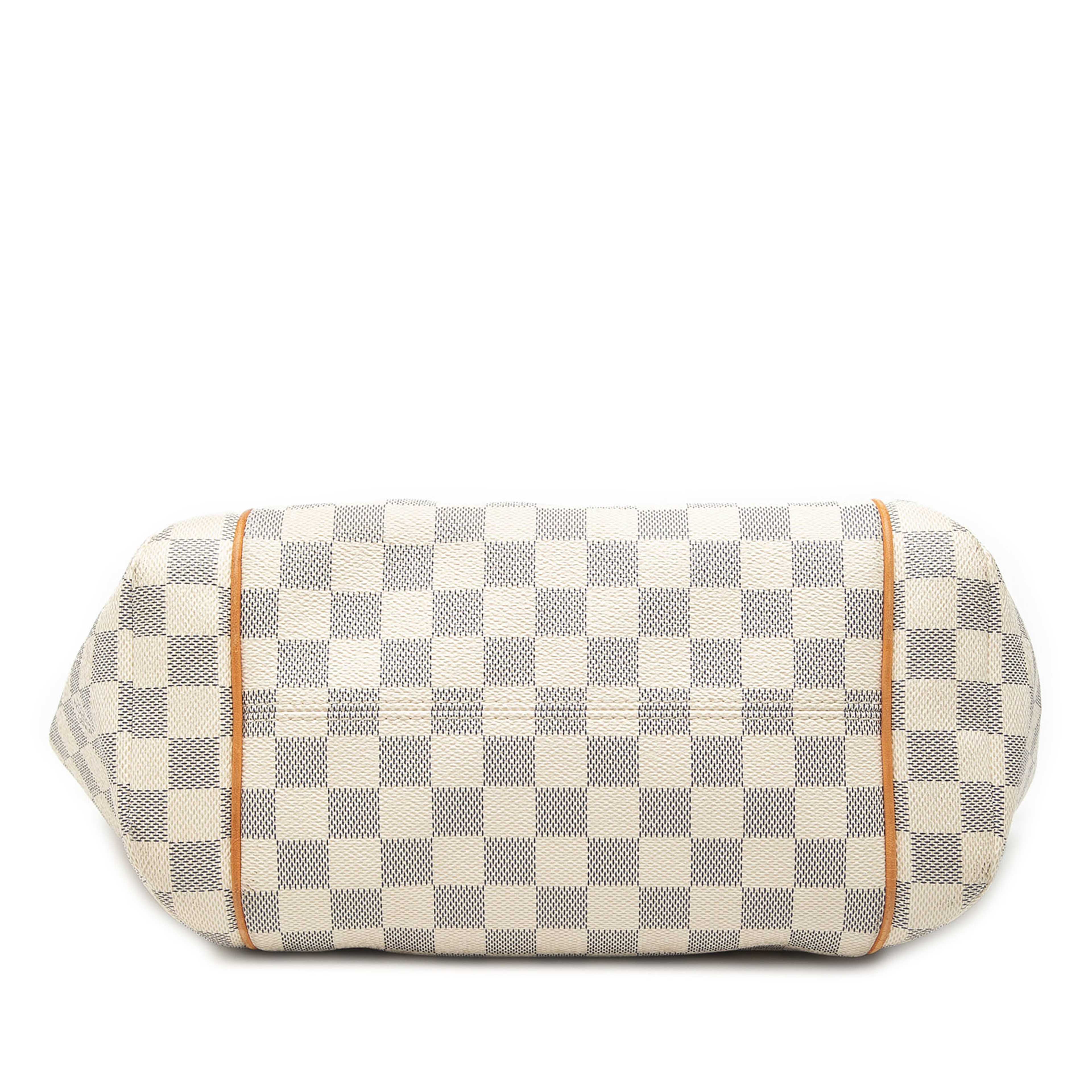 Louis Vuitton Damier Azur Totally Pm, från Luxclusif, i färgen white. Klicka för att öppna bilden i stort format