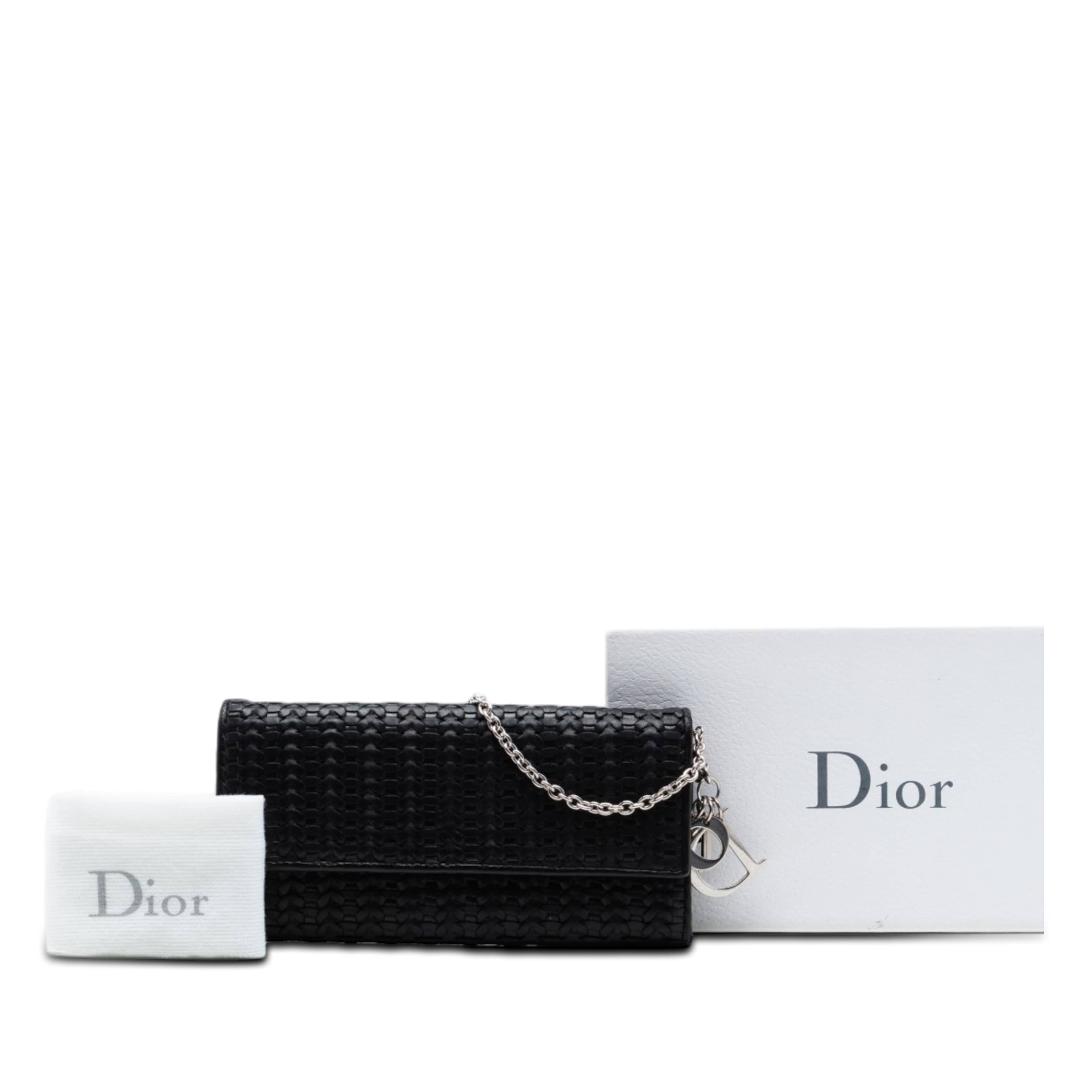 Dior Woven Lambskin Lady Dior Rendezvouz Wallet On Chain, från Luxclusif, i färgen svart. Klicka för att öppna bilden i stort format