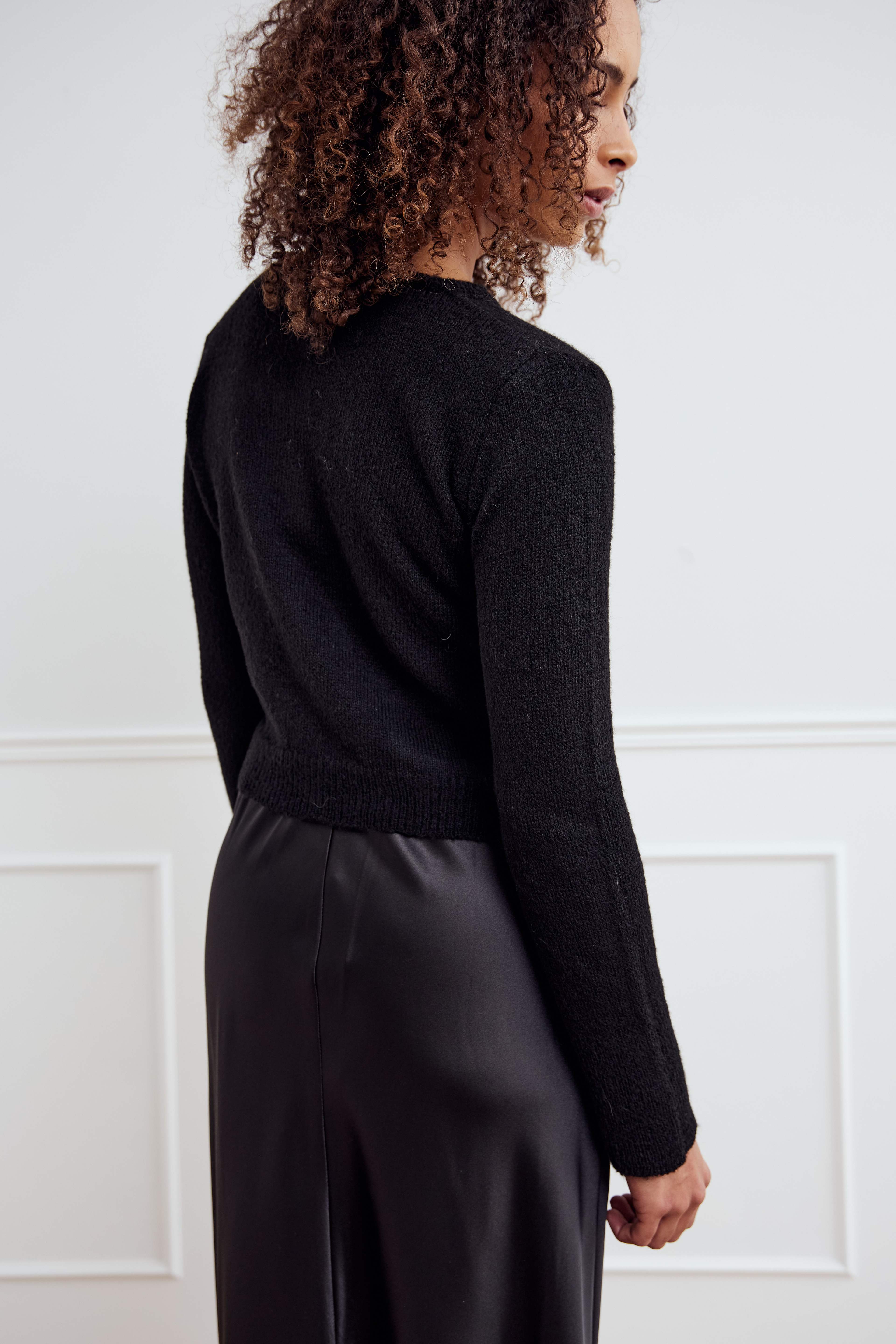 Lya Knit Cardigan - Black, från Noella, i färgen black. Klicka för att öppna bilden i stort format