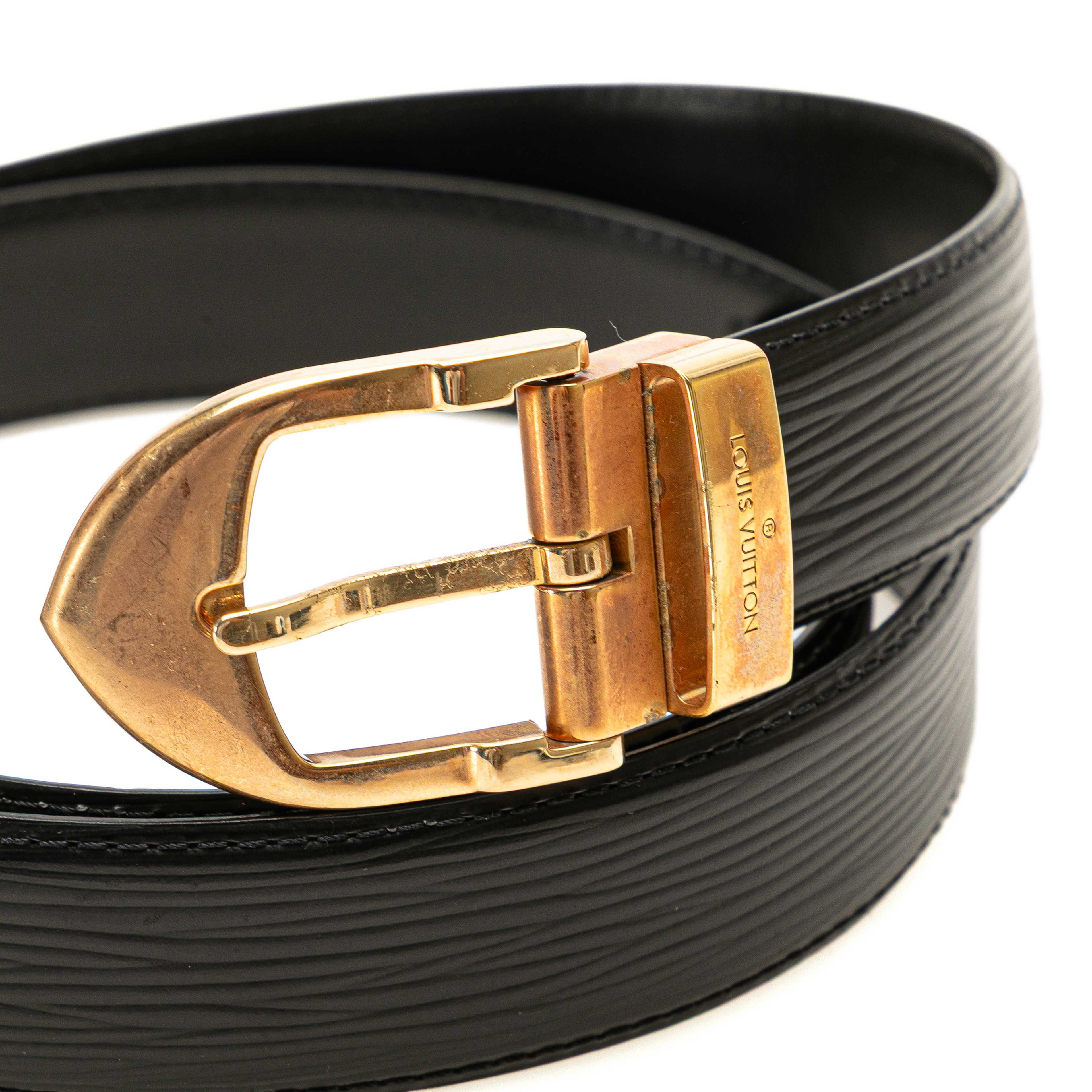 Louis Vuitton Epi Ceinture Belt, från Luxclusif, i färgen black. Klicka för att öppna bilden i stort format