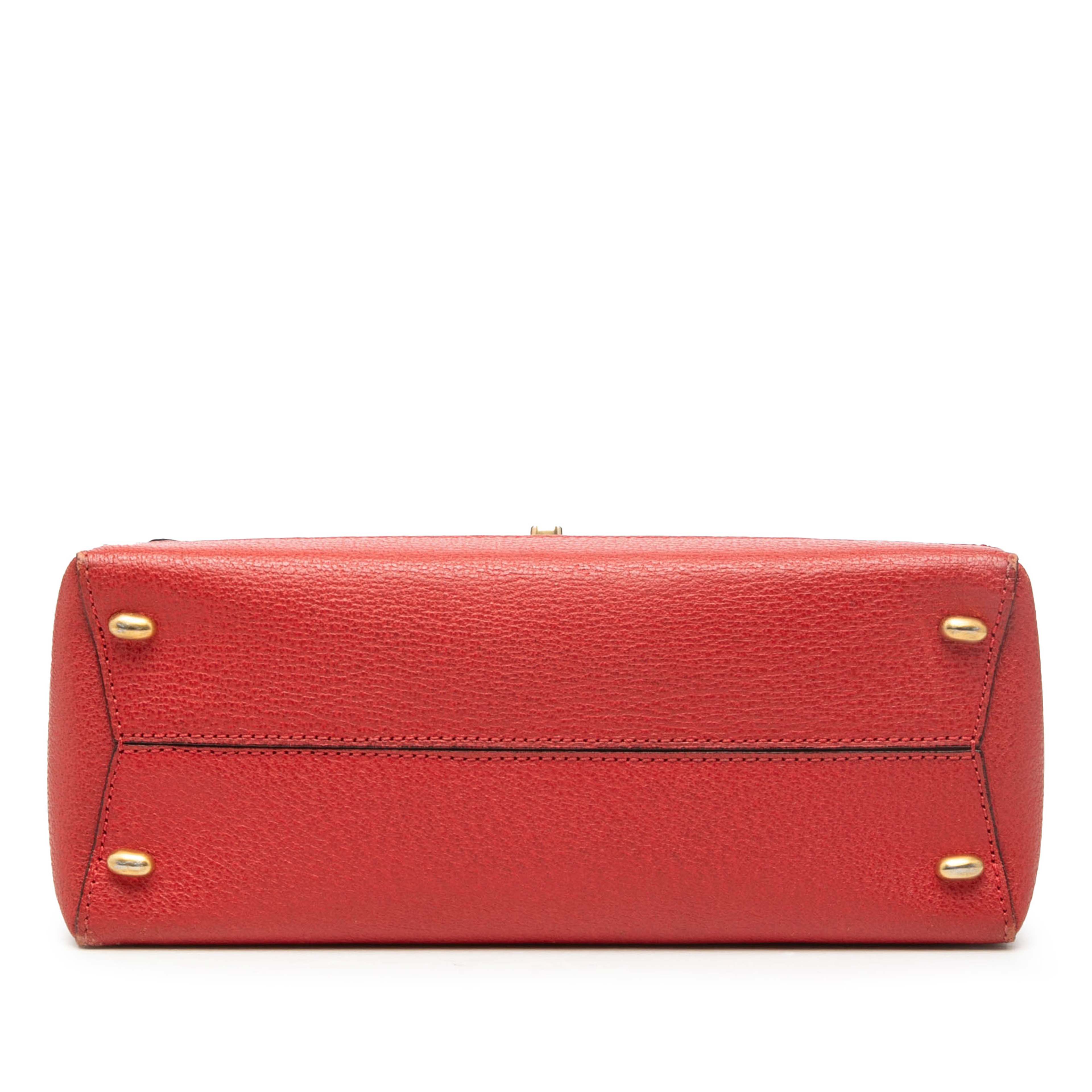 Celine Leather 16 Turn Lock Top Handle Bag, från Luxclusif, i färgen red. Klicka för att öppna bilden i stort format