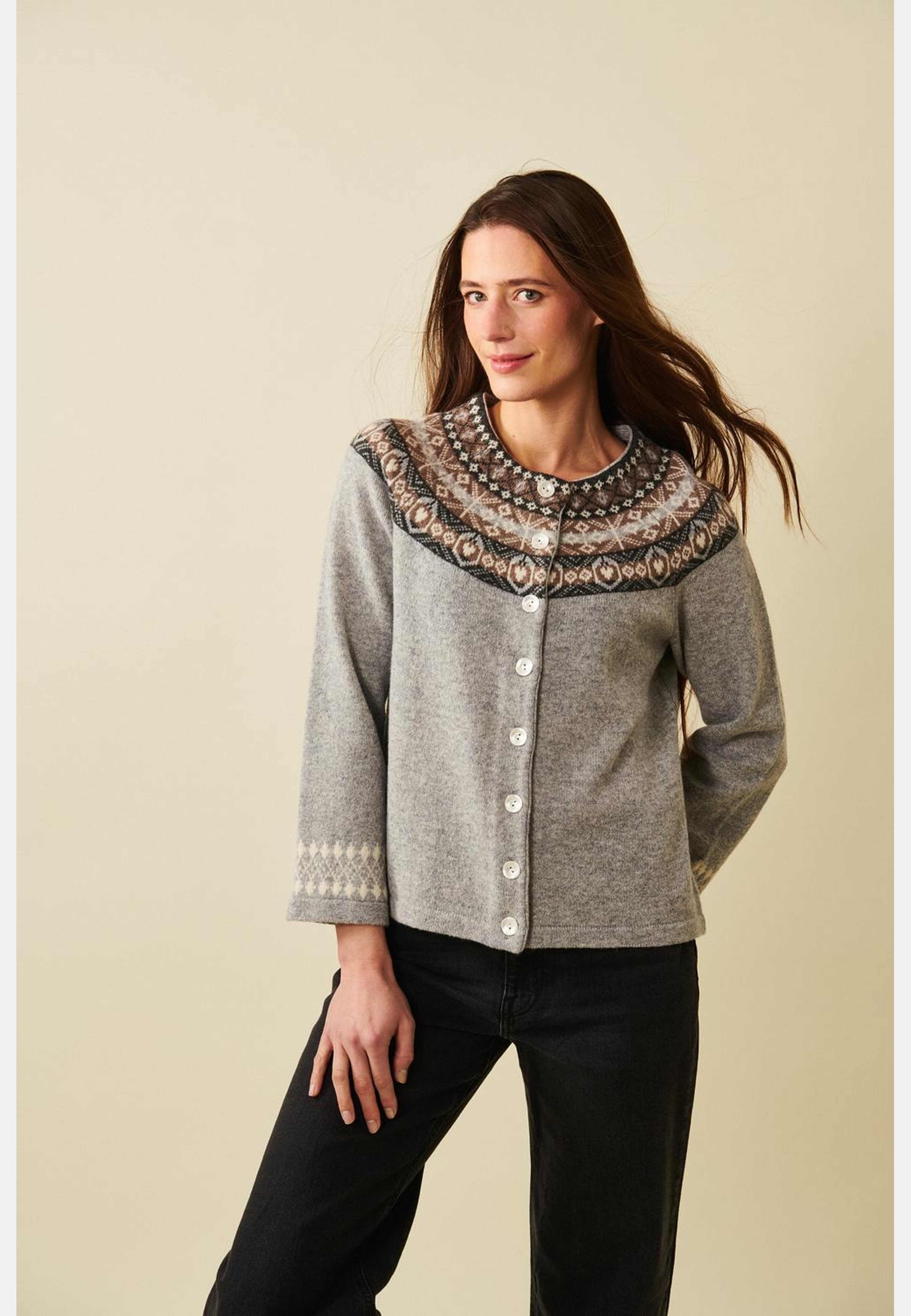 Vendela Cardigan, från Jumperfabriken, i färgen grey. Klicka för att öppna bilden i stort format