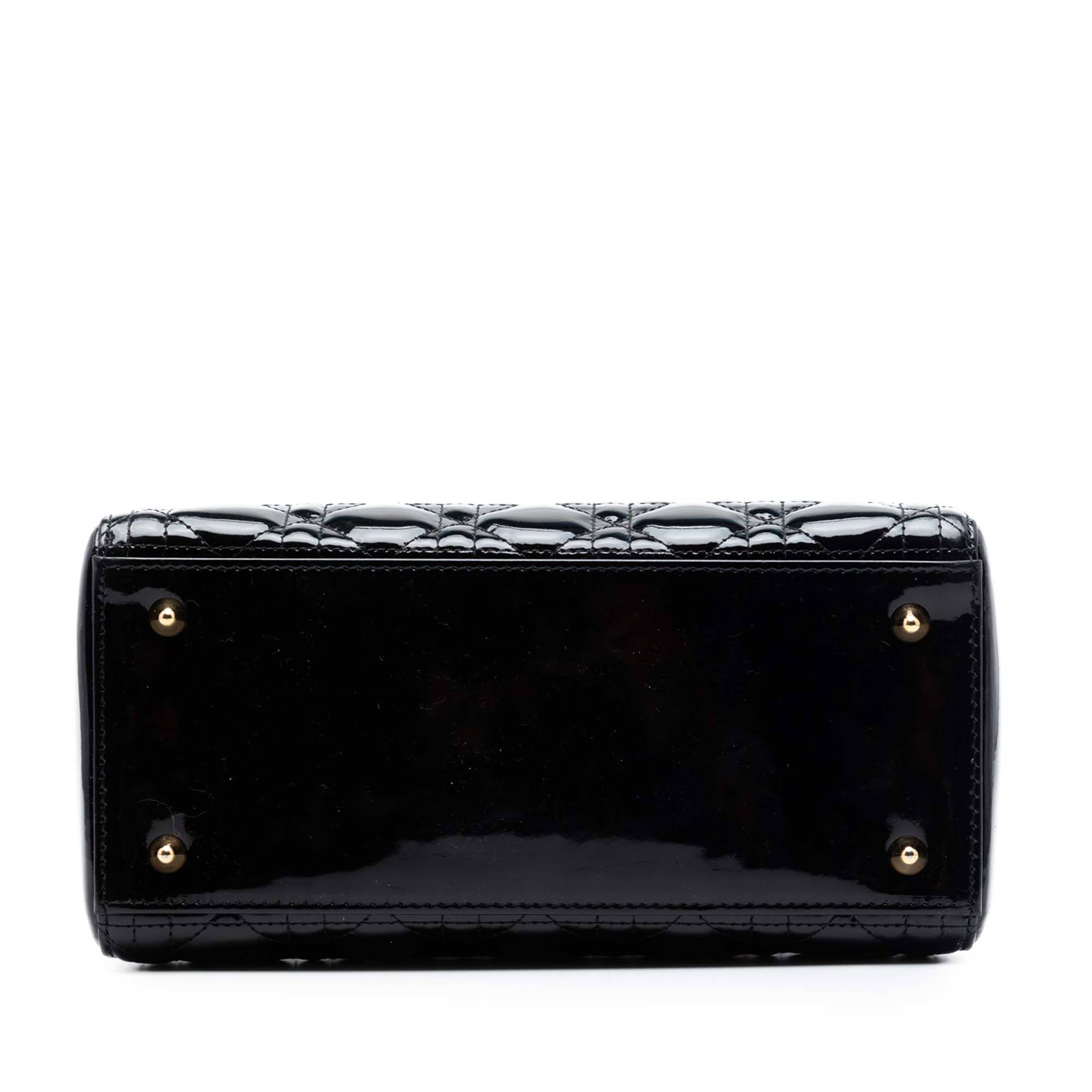 Dior Medium Patent Cannage Lady Dior, från Luxclusif, i färgen svart. Klicka för att öppna bilden i stort format