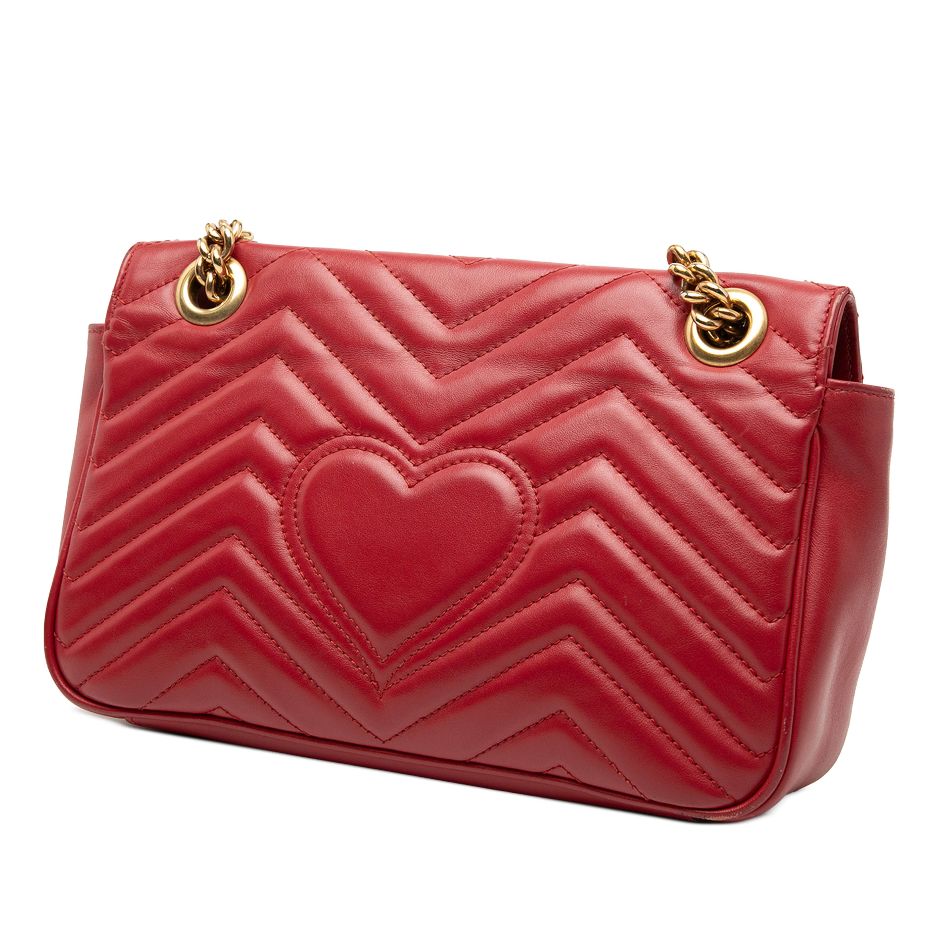 Gucci Medium Gg Marmont Matelasse Leather Shoulder Bag, från Luxclusif, i färgen red. Klicka för att öppna bilden i stort format