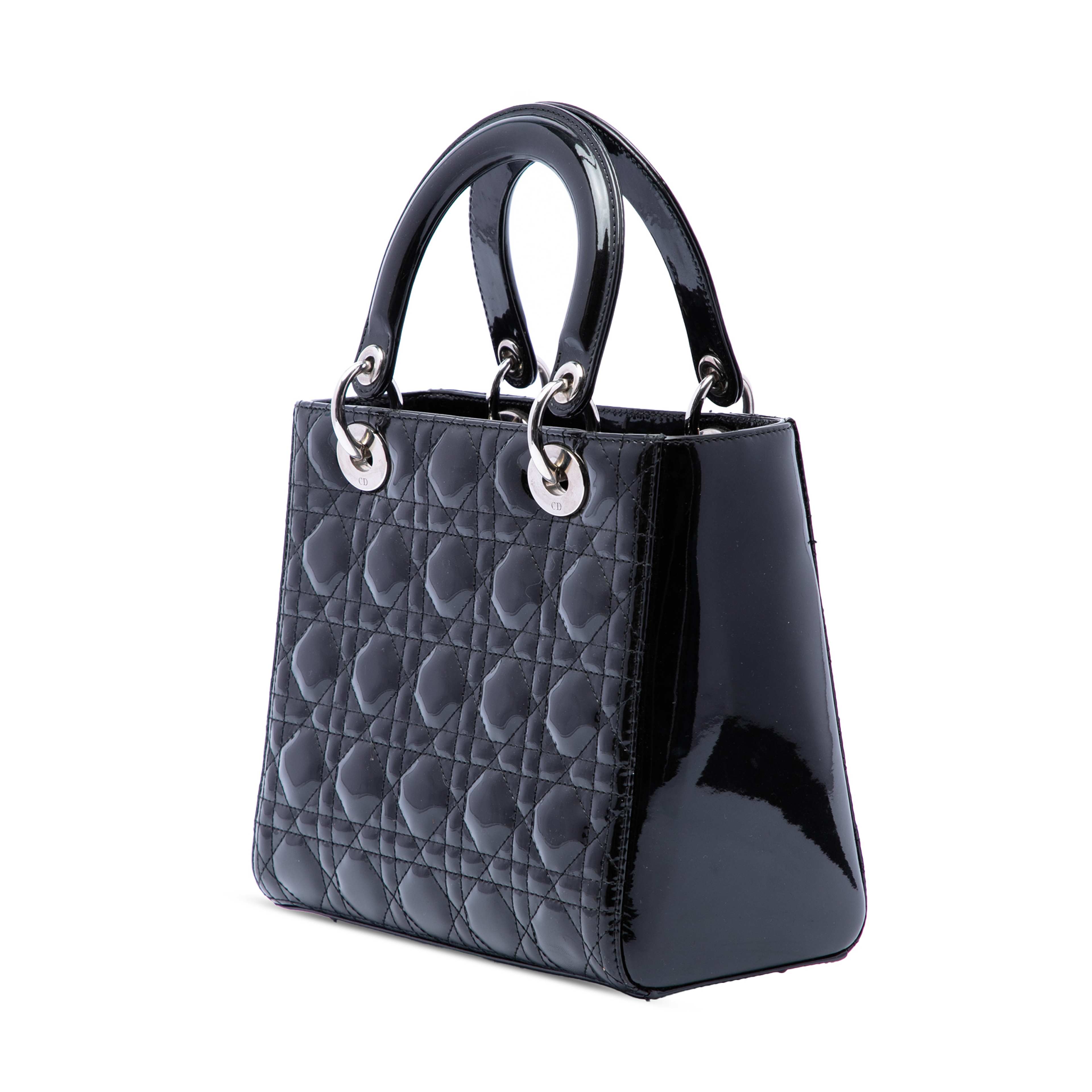 Dior Medium Patent Cannage Lady Dior, från Luxclusif, i färgen svart. Klicka för att öppna bilden i stort format