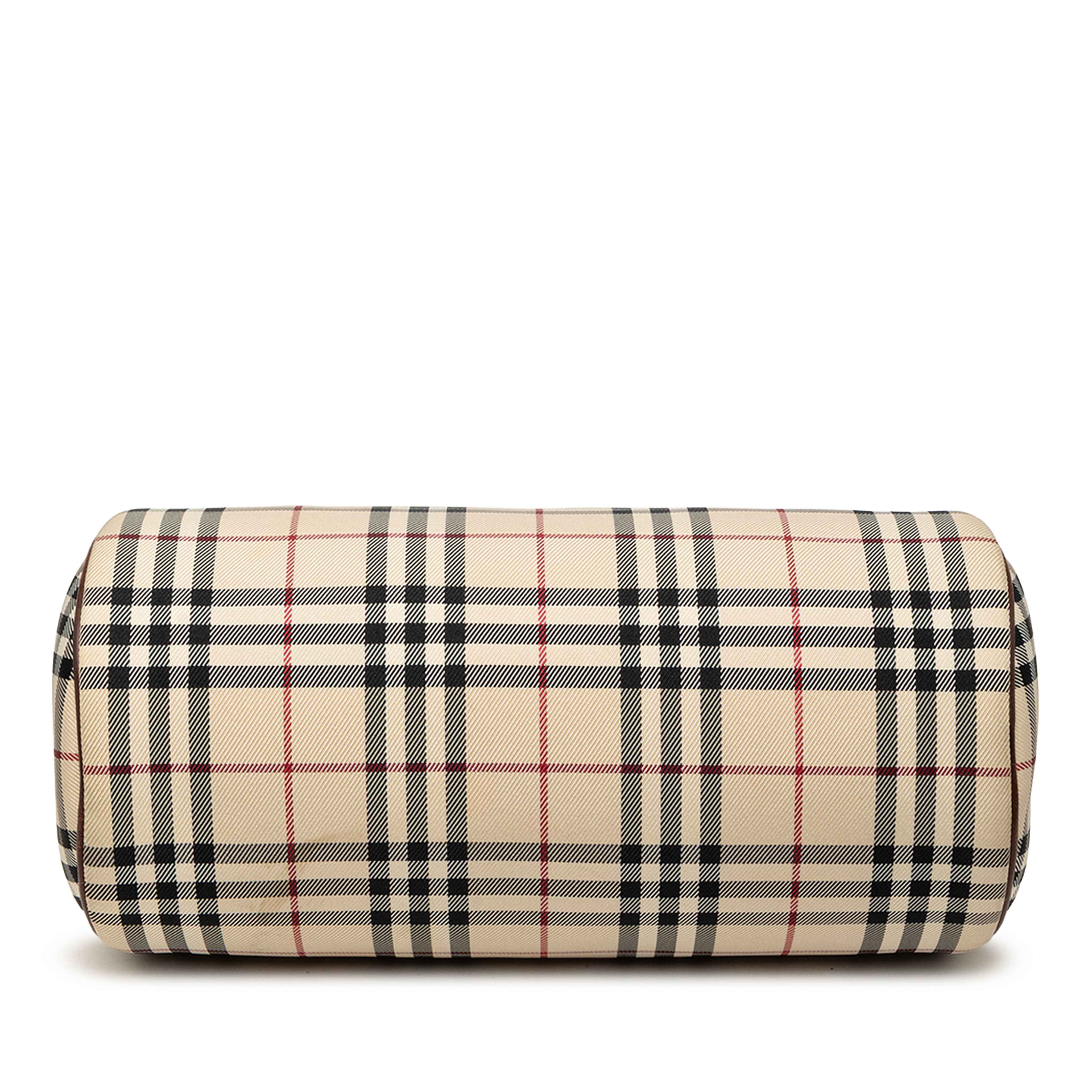 Burberry House Check Canvas Barrel Handbag, från Luxclusif, i färgen beige. Klicka för att öppna bilden i stort format