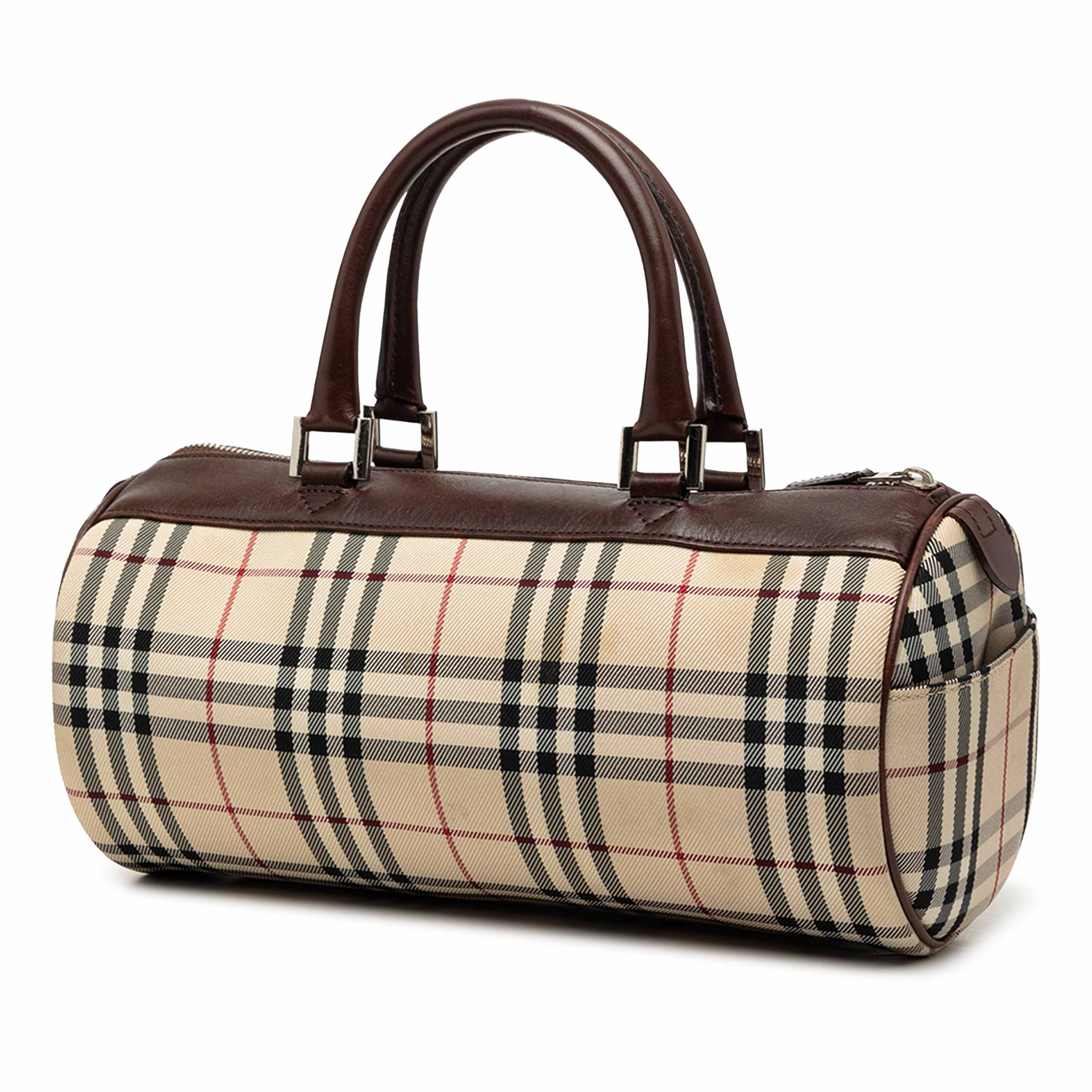 Burberry House Check Canvas Barrel Handbag, från Luxclusif, i färgen beige. Klicka för att öppna bilden i stort format
