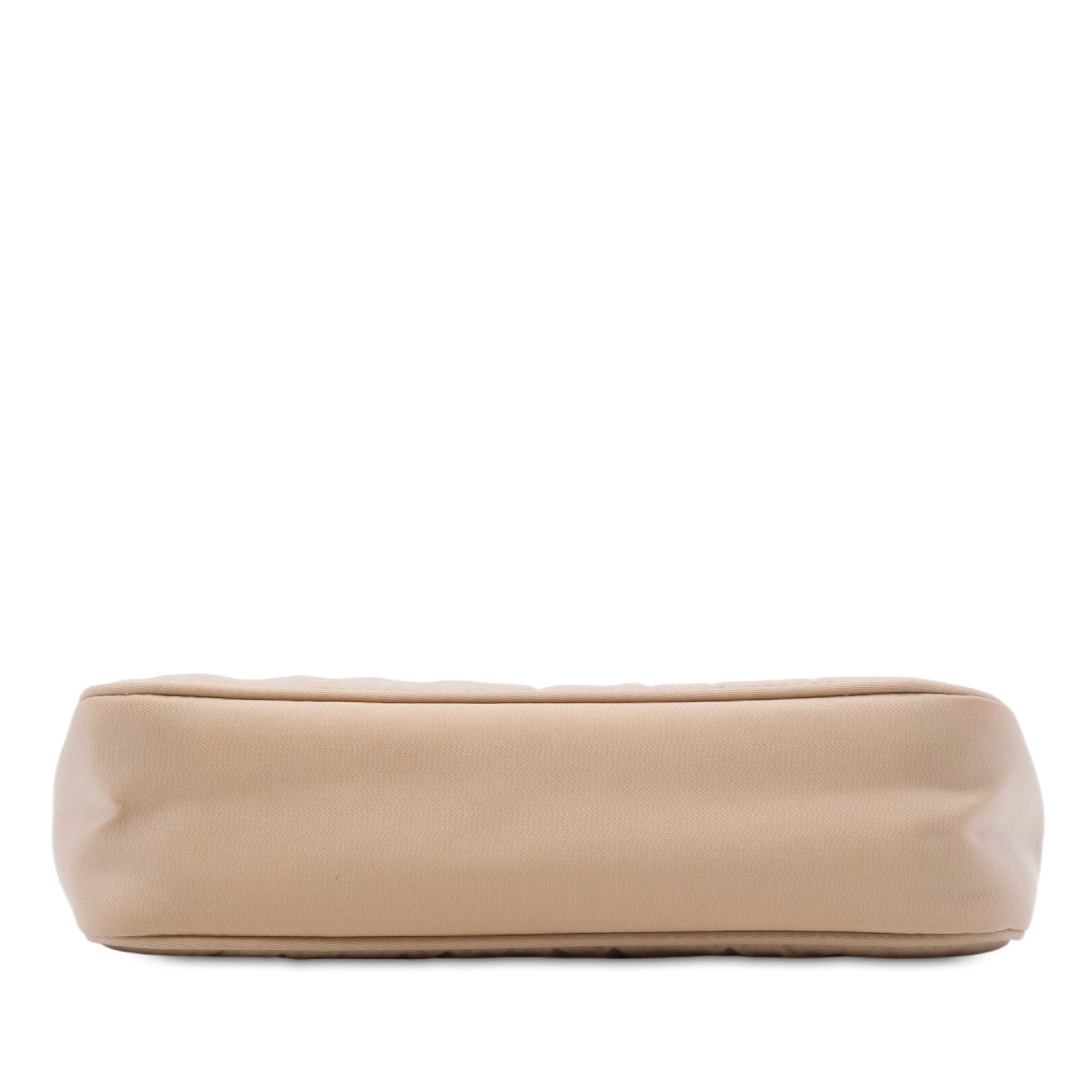 Prada Mini Tessuto Re Edition 2000 Shoulder Bag, från Luxclusif, i färgen beige. Klicka för att öppna bilden i stort format