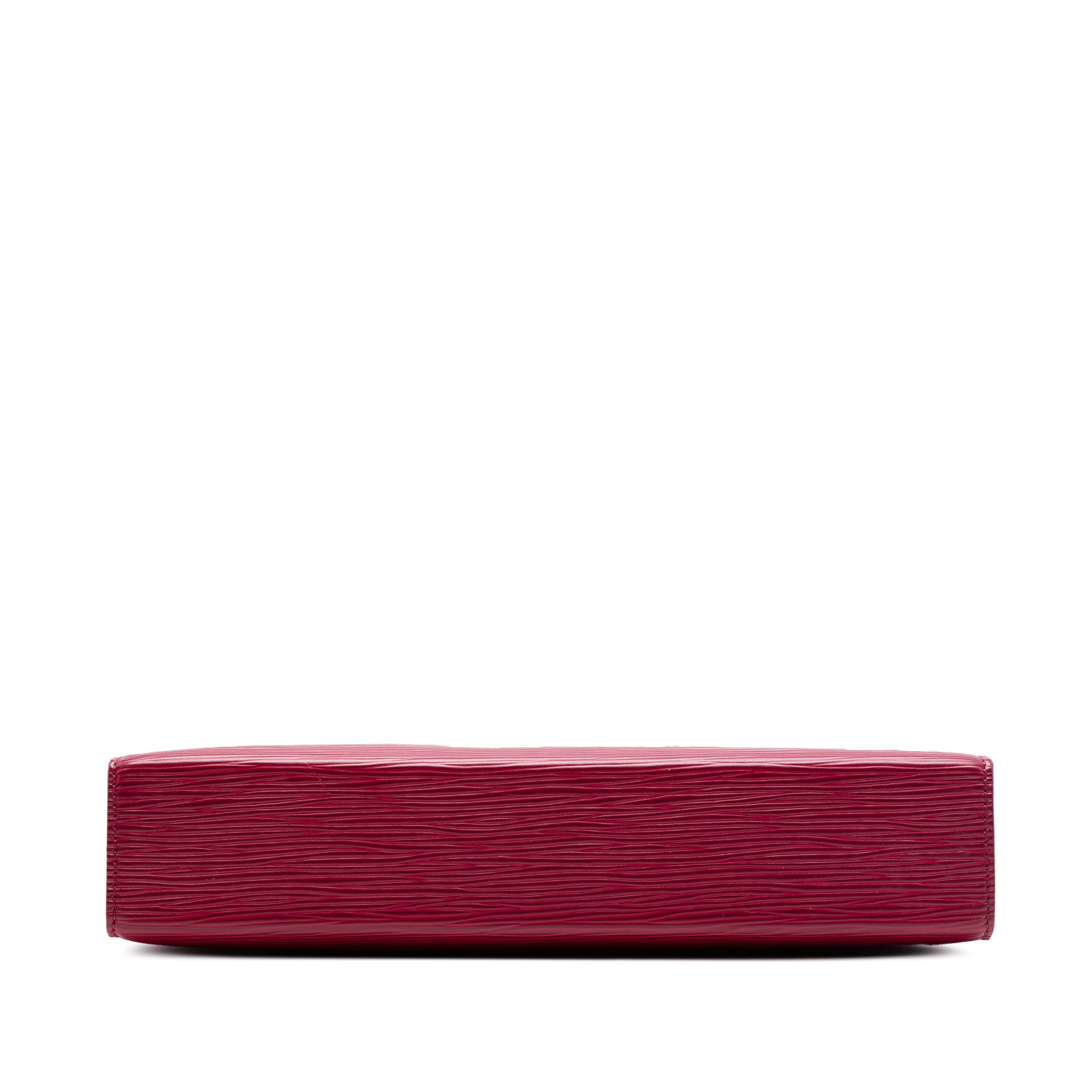 Louis Vuitton Epi Toiletry Pouch 26, från Luxclusif, i färgen röd. Klicka för att öppna bilden i stort format