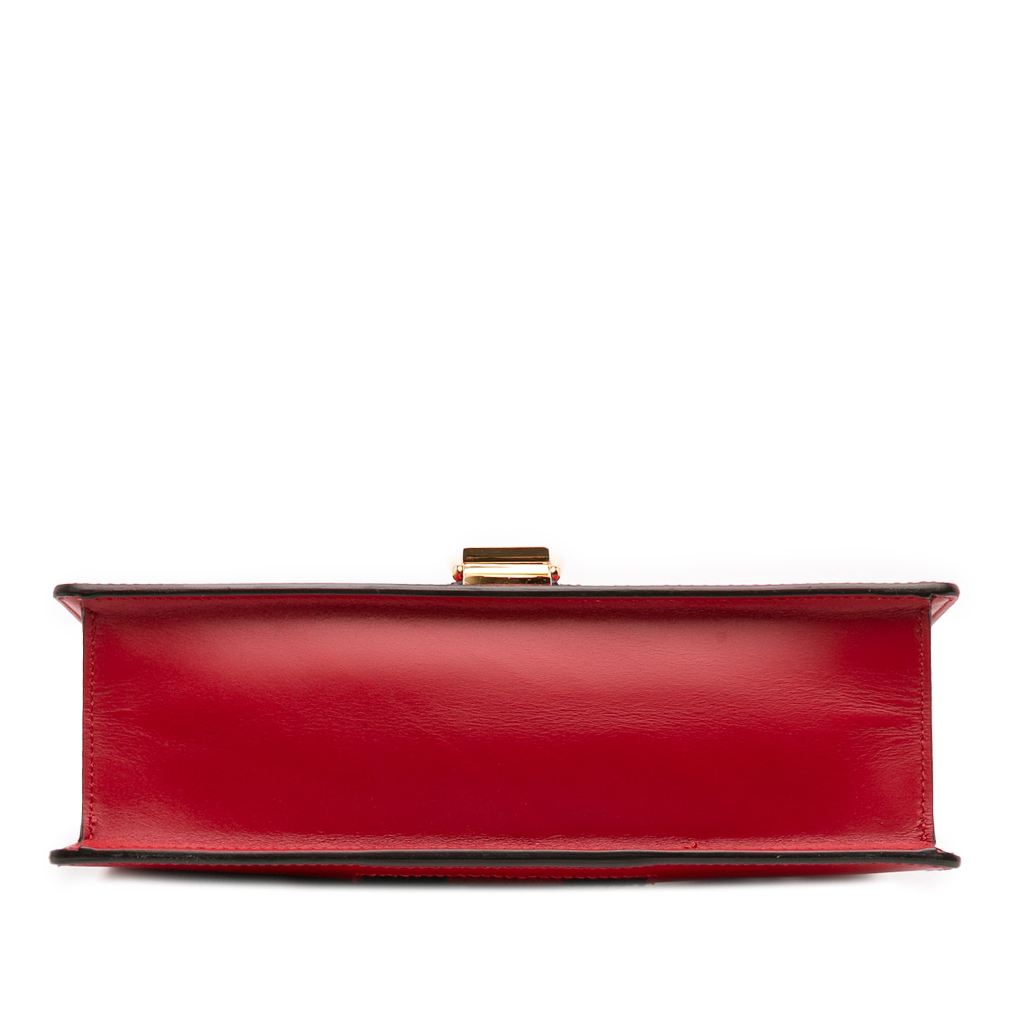 Gucci Small Leather Sylvie Web Satchel, från Luxclusif, i färgen red. Klicka för att öppna bilden i stort format