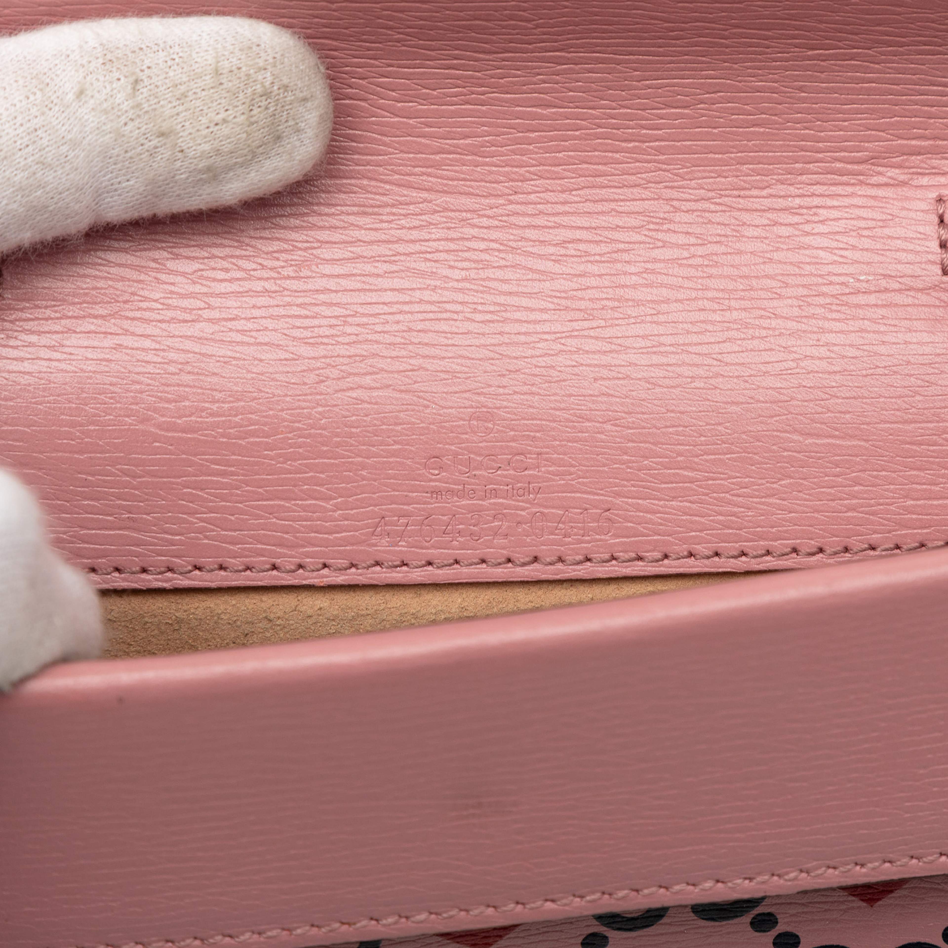 Gucci Mini Textured Leather Valentines Day Dionysus Crossbody, från Luxclusif, i färgen pink. Klicka för att öppna bilden i stort format