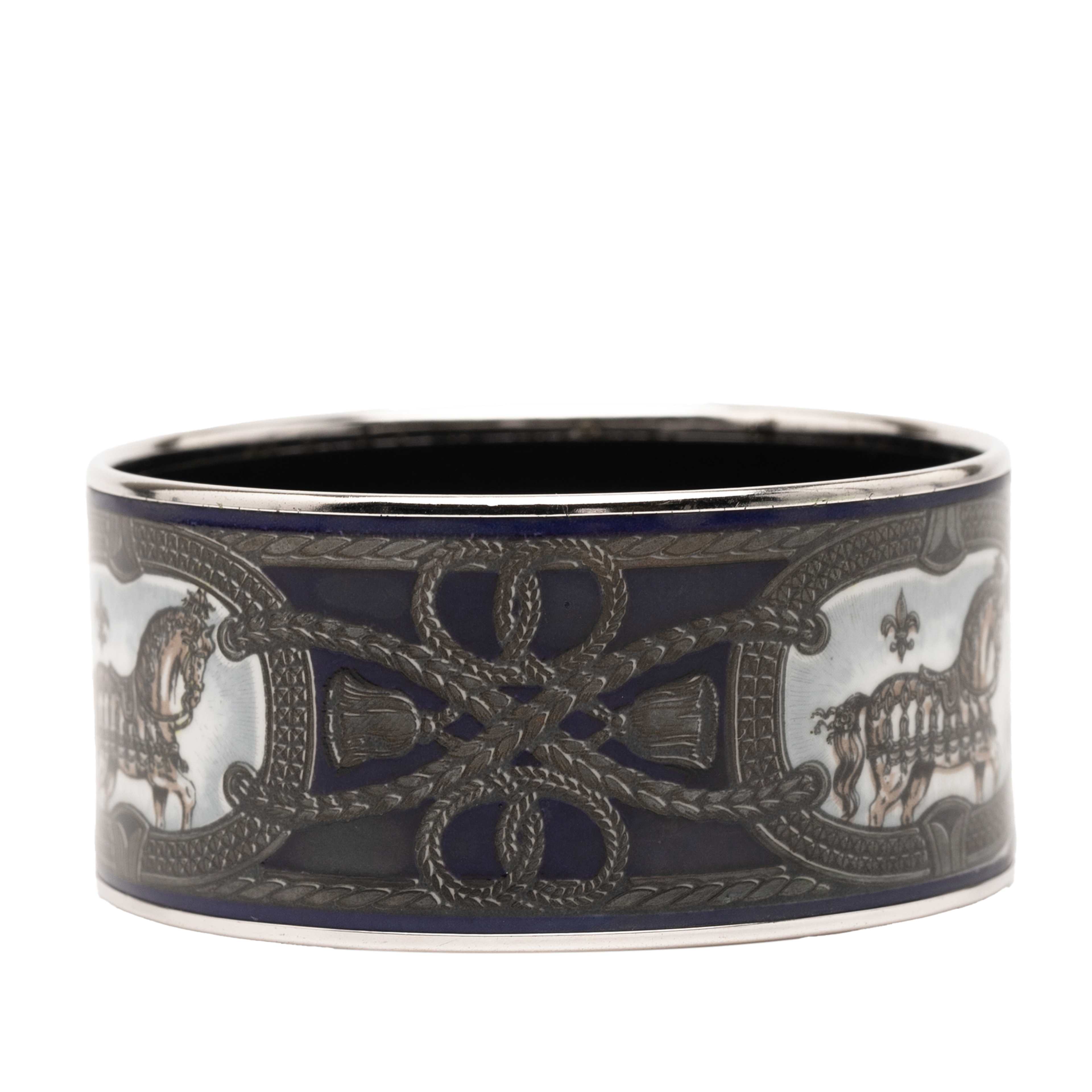 Hermès Extra Wide Grand Apparat Enamel Bangle 65, från Luxclusif, i färgen black. Klicka för att öppna bilden i stort format