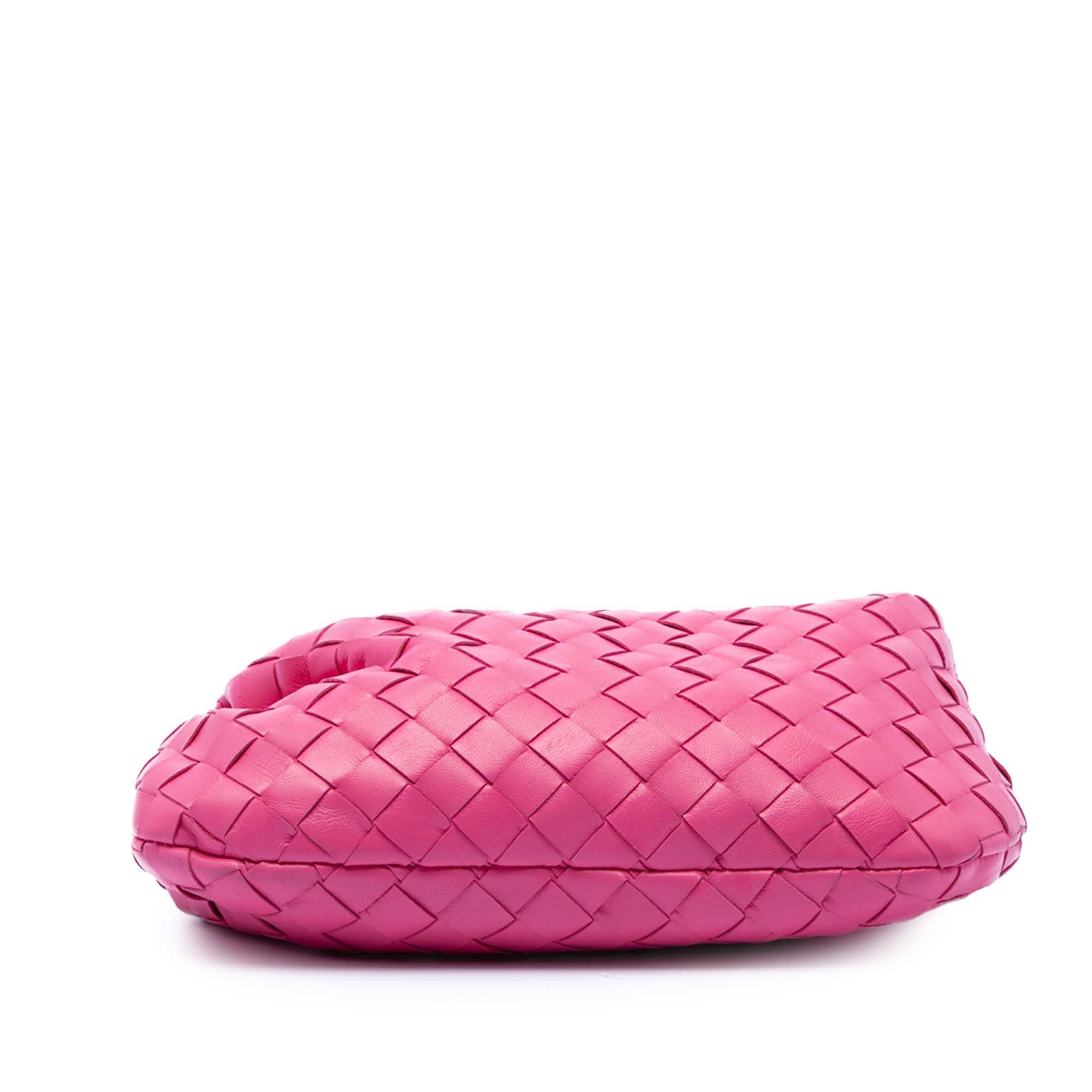 Bottega Veneta Mini Nappa Intrecciato Jodie, från Luxclusif, i färgen rosa. Klicka för att öppna bilden i stort format