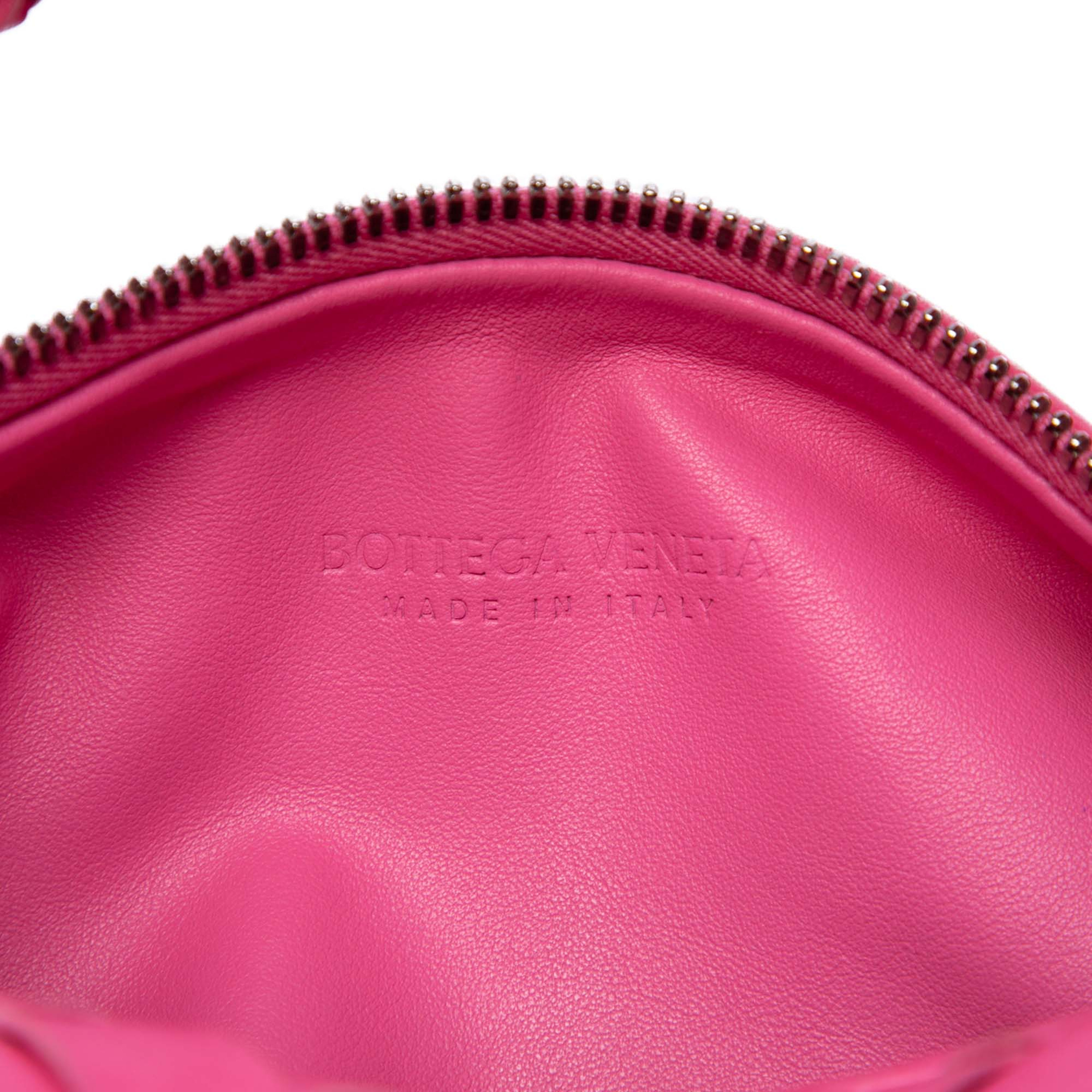 Bottega Veneta Mini Nappa Intrecciato Jodie, från Luxclusif, i färgen pink. Klicka för att öppna bilden i stort format