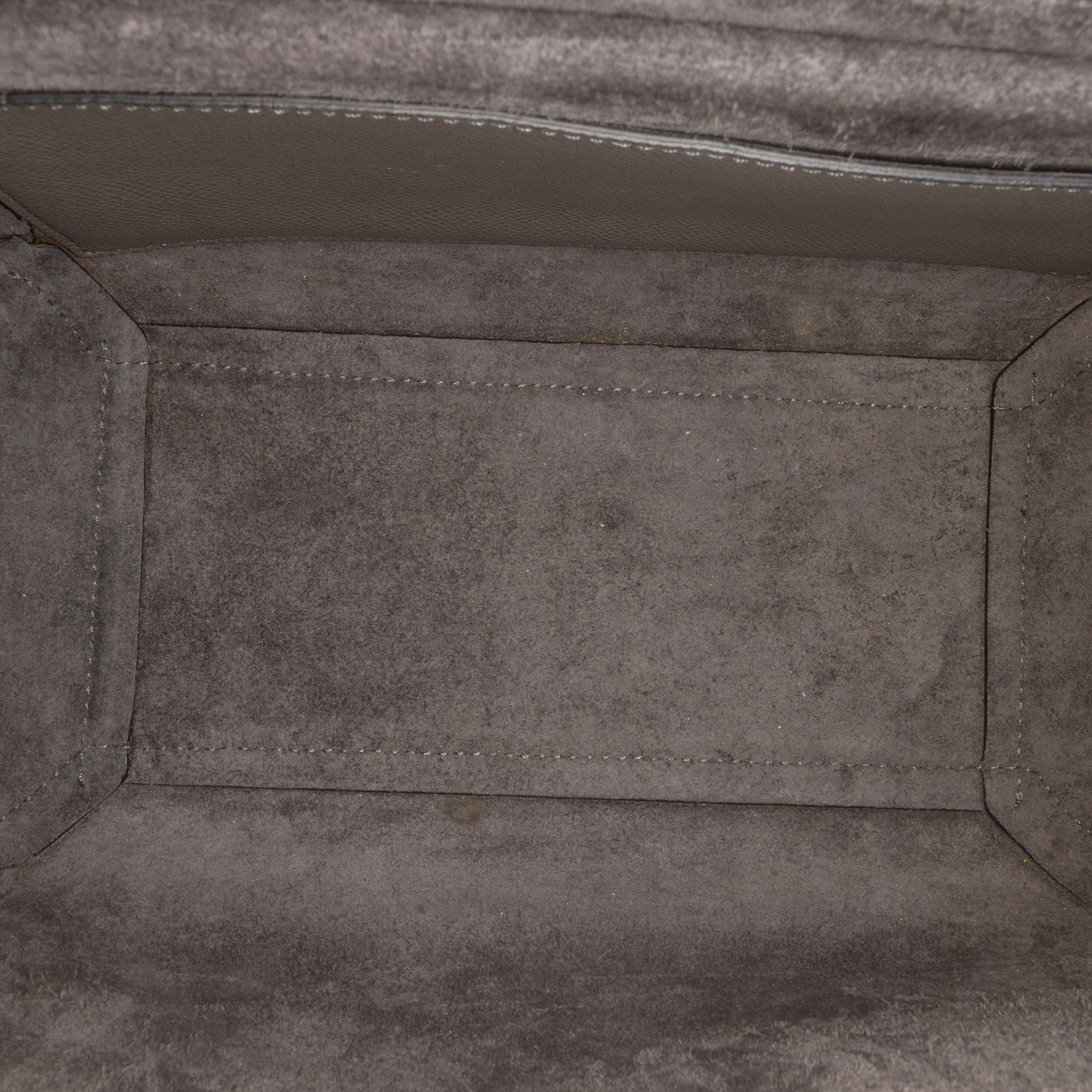 Celine Micro Grained Calfskin Belt Bag, från Luxclusif, i färgen taupe. Klicka för att öppna bilden i stort format