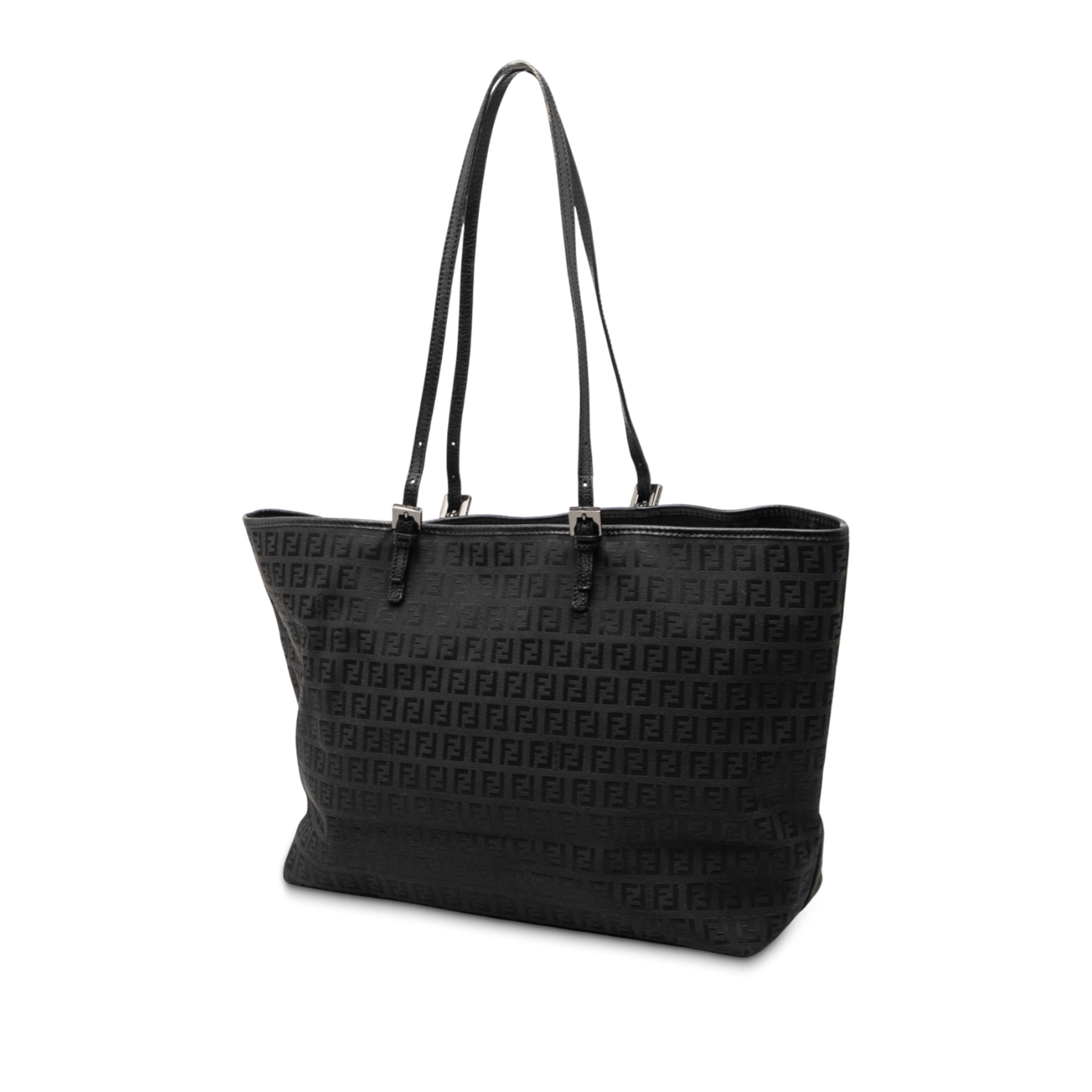 Fendi Large Zucchino Canvas Tote, från Luxclusif, i färgen black. Klicka för att öppna bilden i stort format