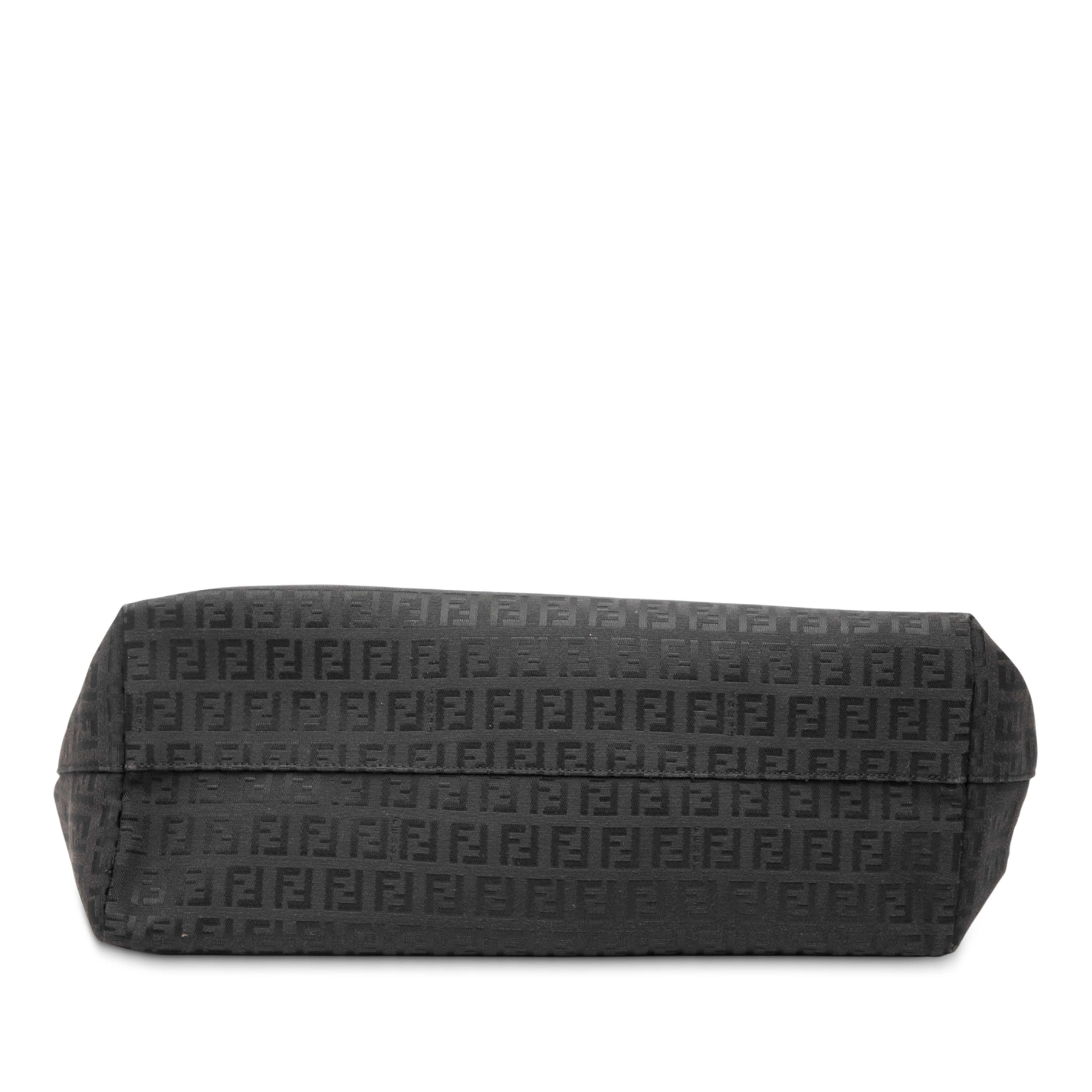 Fendi Large Zucchino Canvas Tote, från Luxclusif, i färgen black. Klicka för att öppna bilden i stort format