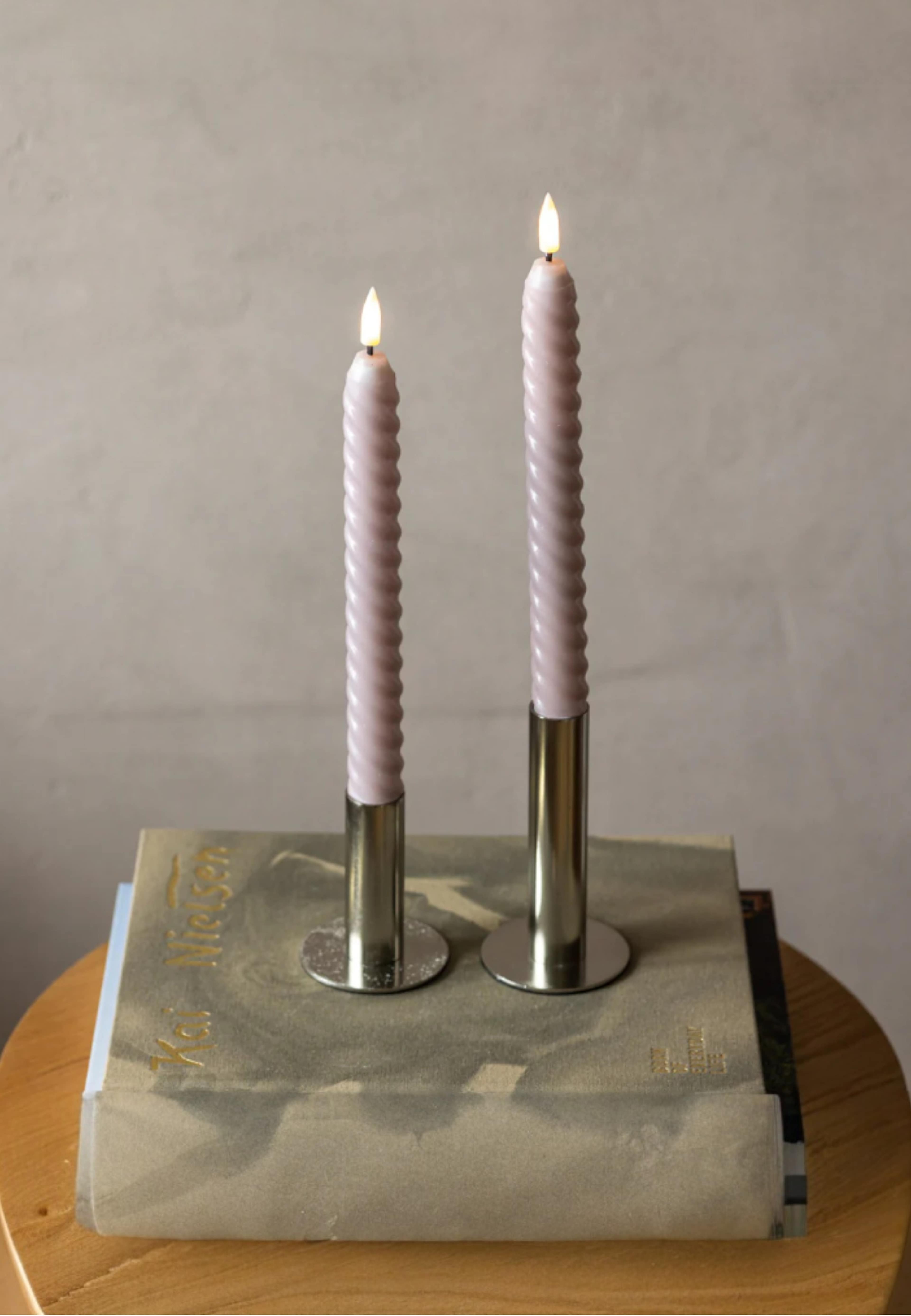 Vega Led-vridet Koniskt Ljus 22 Cm 2 St, från Led Nordic, i färgen rosa. Klicka för att öppna bilden i stort format