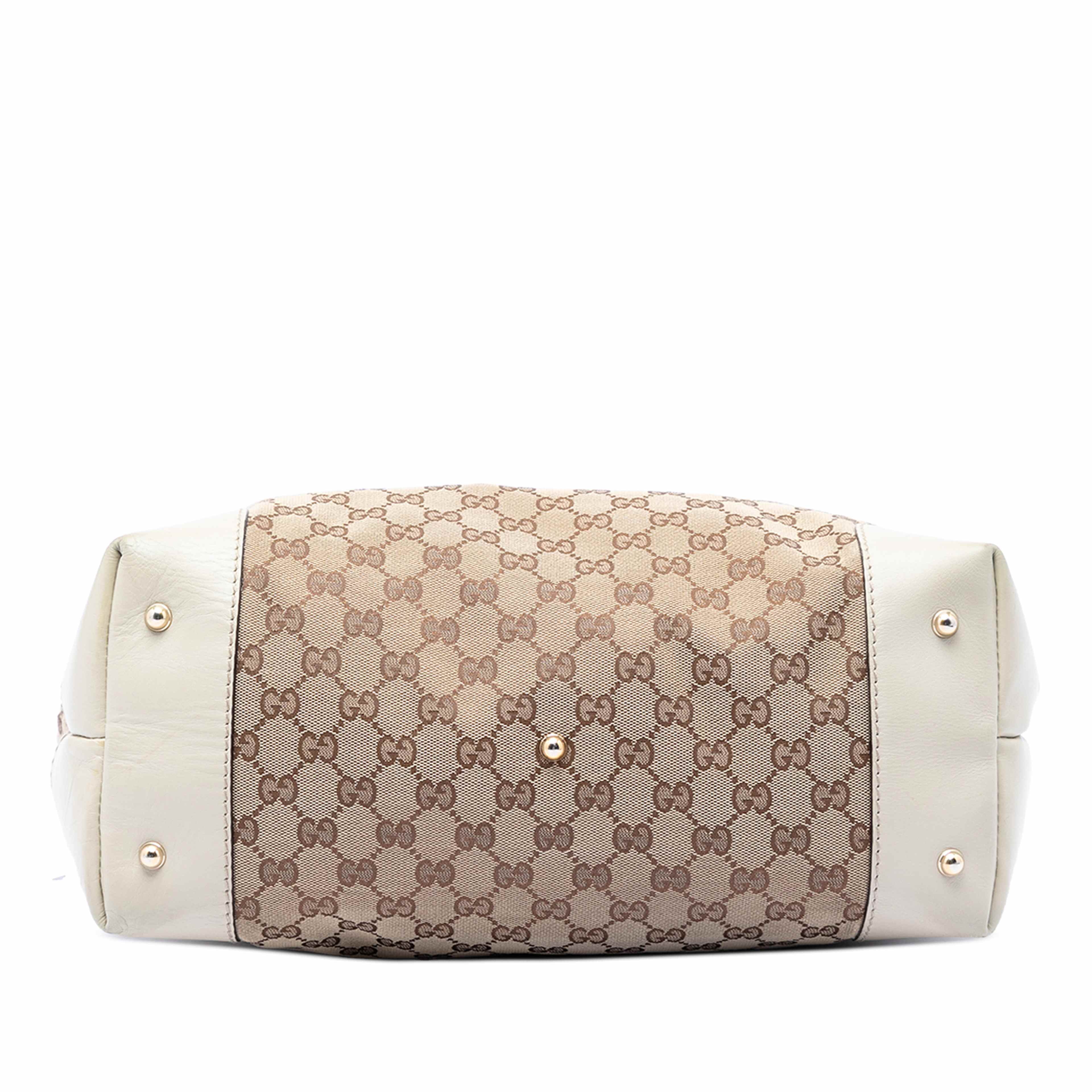 Gucci Gg Canvas Heart Bit Tote, från Luxclusif, i färgen vit. Klicka för att öppna bilden i stort format