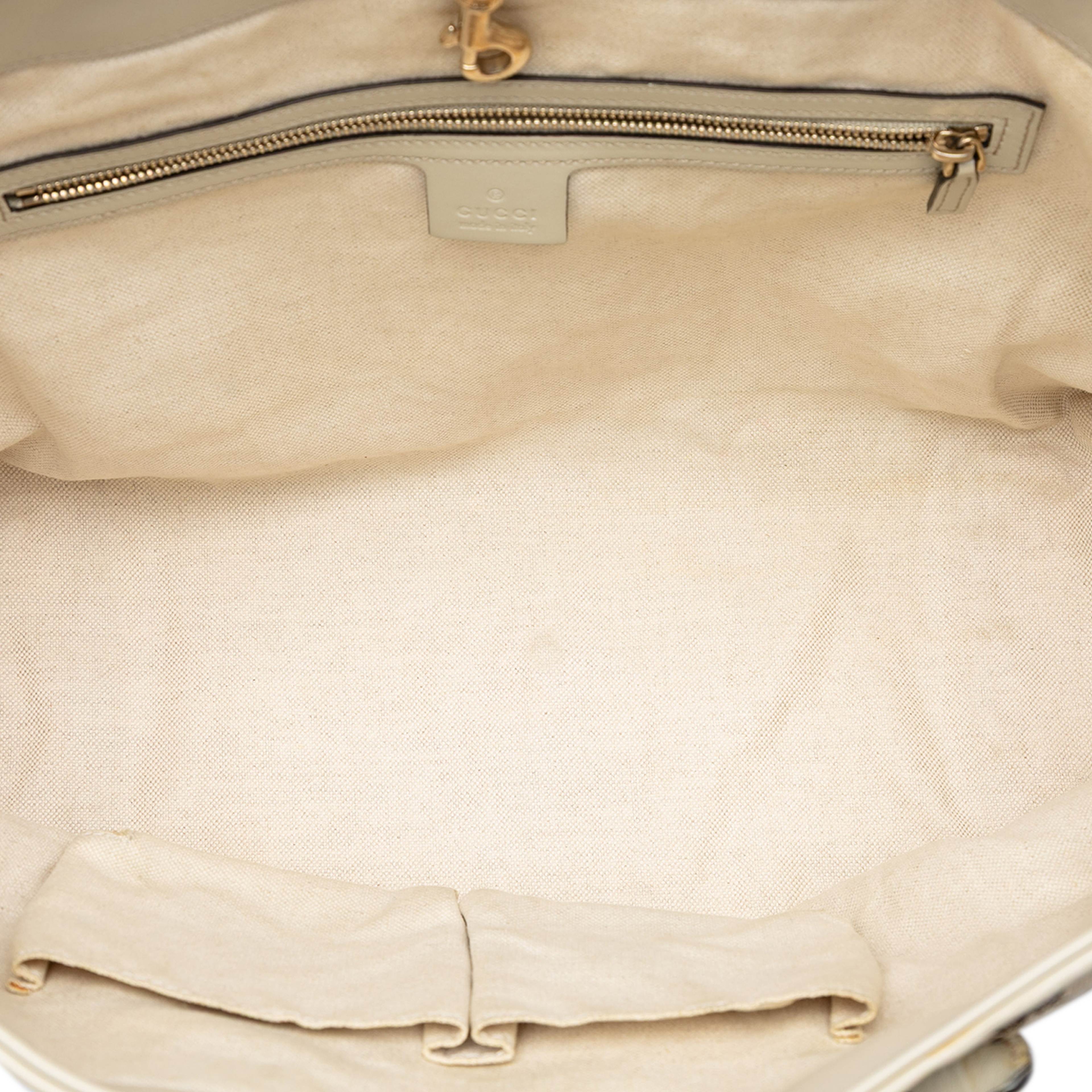 Gucci Gg Canvas Heart Bit Tote, från Luxclusif, i färgen vit. Klicka för att öppna bilden i stort format