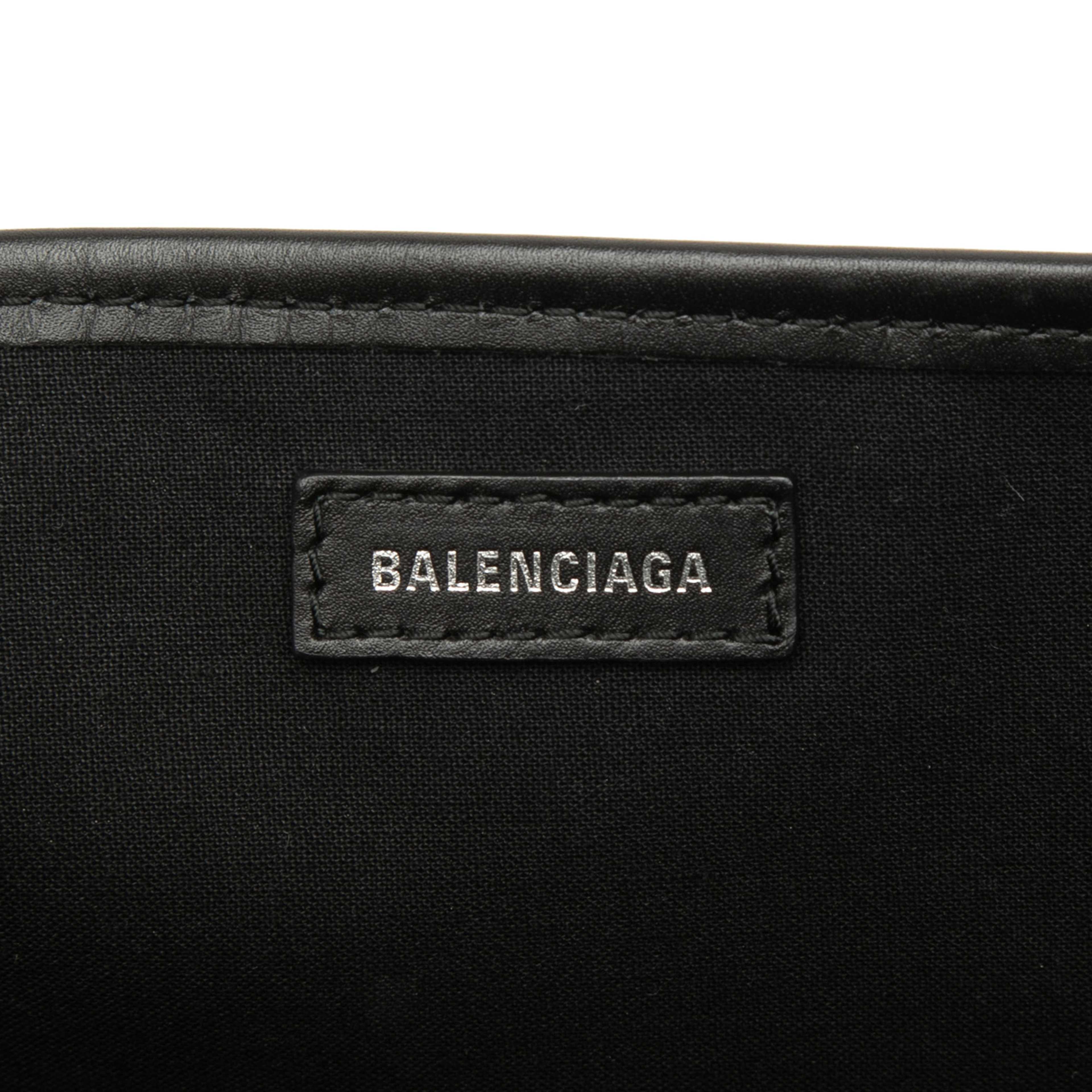 Balenciaga Canvas Navy Cabas Tote S, från Luxclusif, i färgen blå. Klicka för att öppna bilden i stort format