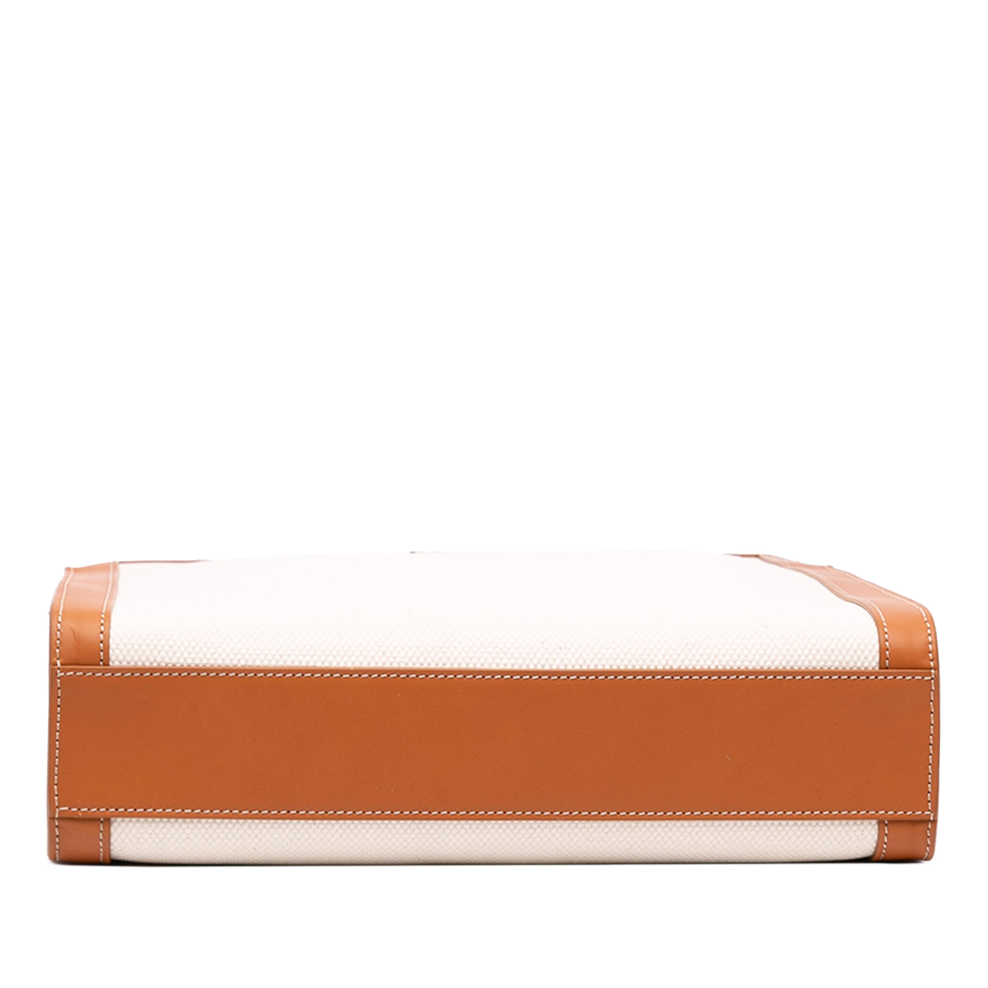 Celine Small Canvas Vertical Cabas Satchel, från Luxclusif, i färgen brun. Klicka för att öppna bilden i stort format
