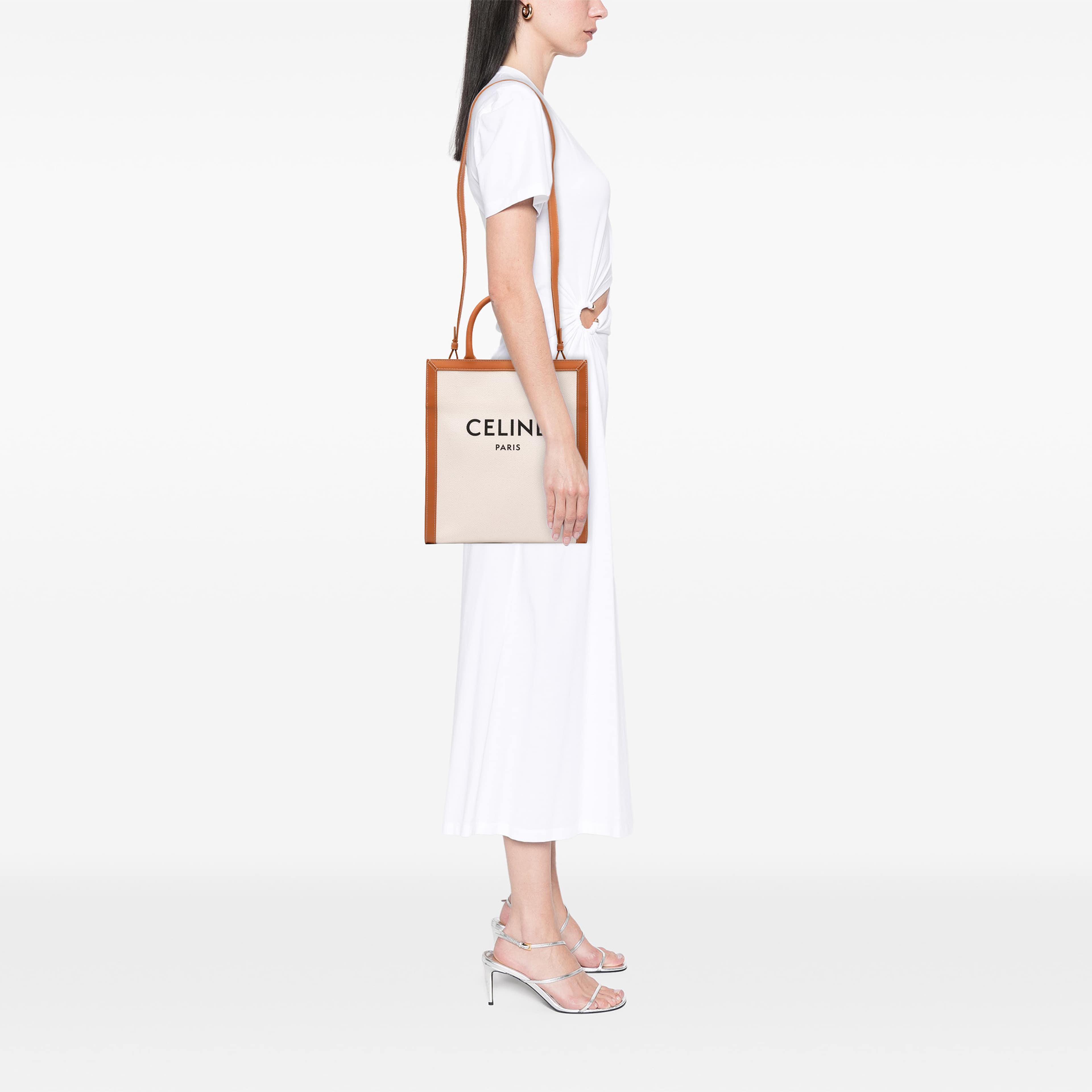 Celine Small Canvas Vertical Cabas Satchel, från Luxclusif, i färgen brun. Klicka för att öppna bilden i stort format