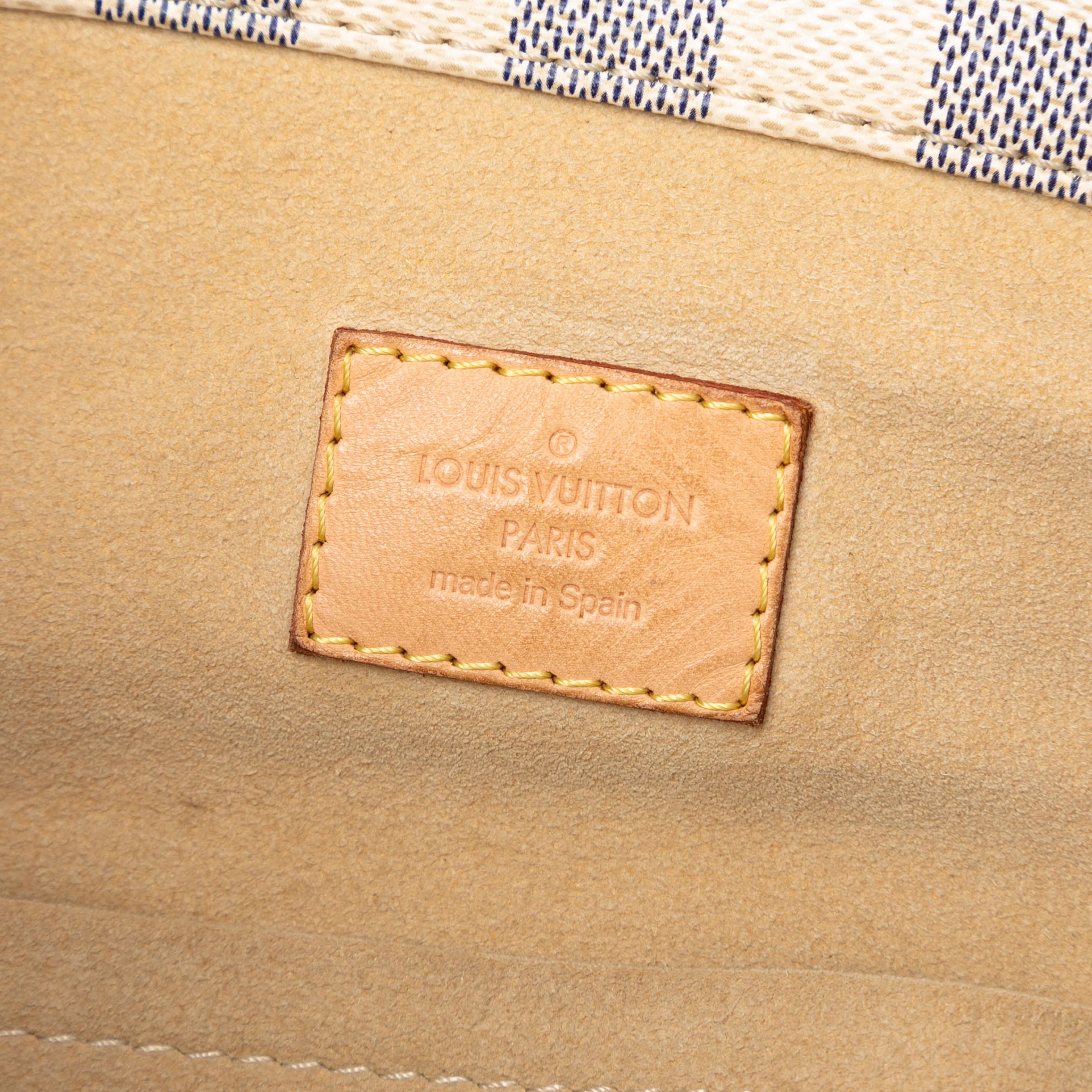 Louis Vuitton Damier Azur Artsy Mm, från Luxclusif, i färgen white. Klicka för att öppna bilden i stort format