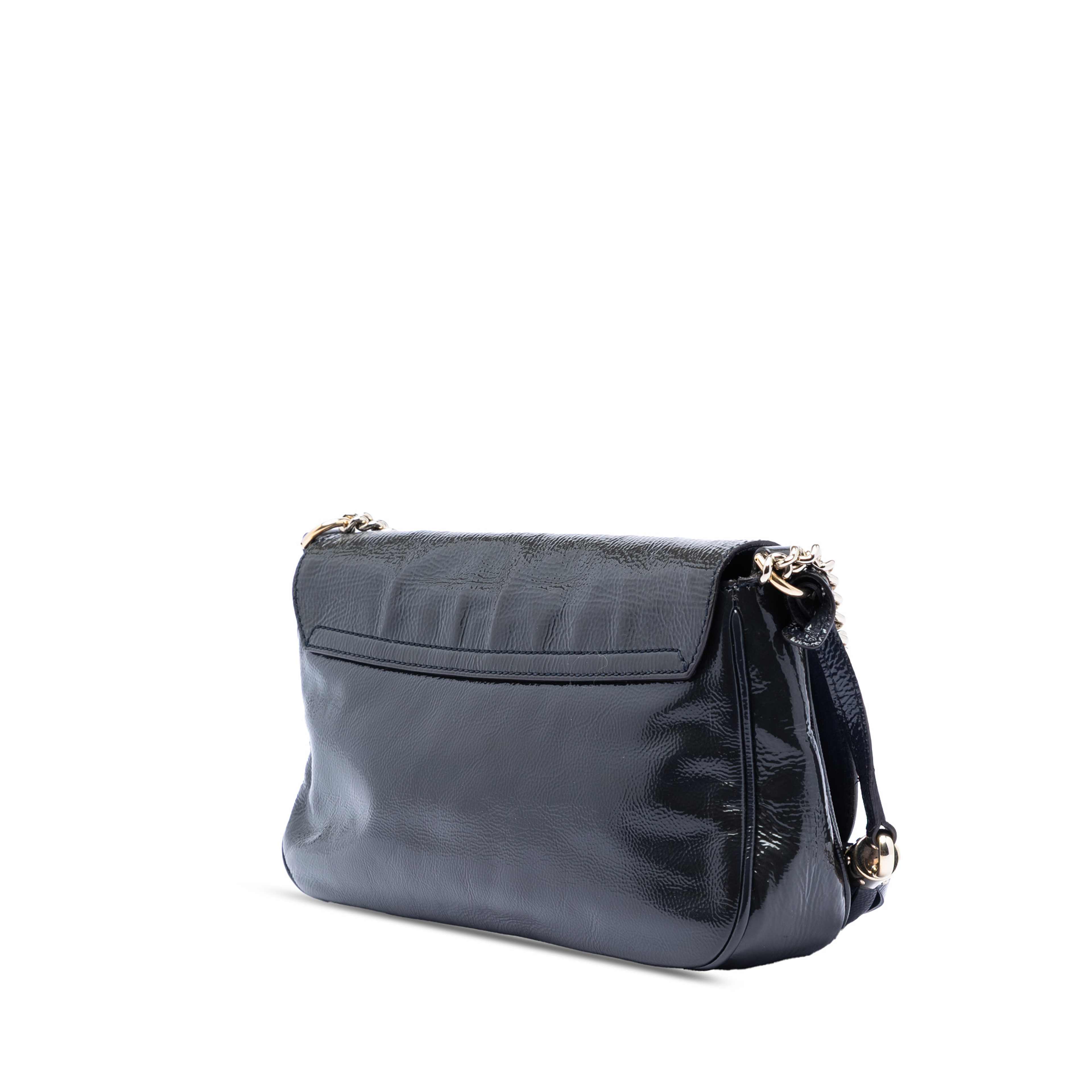 Gucci Medium Patent Soho Chain Flap Crossbody, från Luxclusif, i färgen navy. Klicka för att öppna bilden i stort format