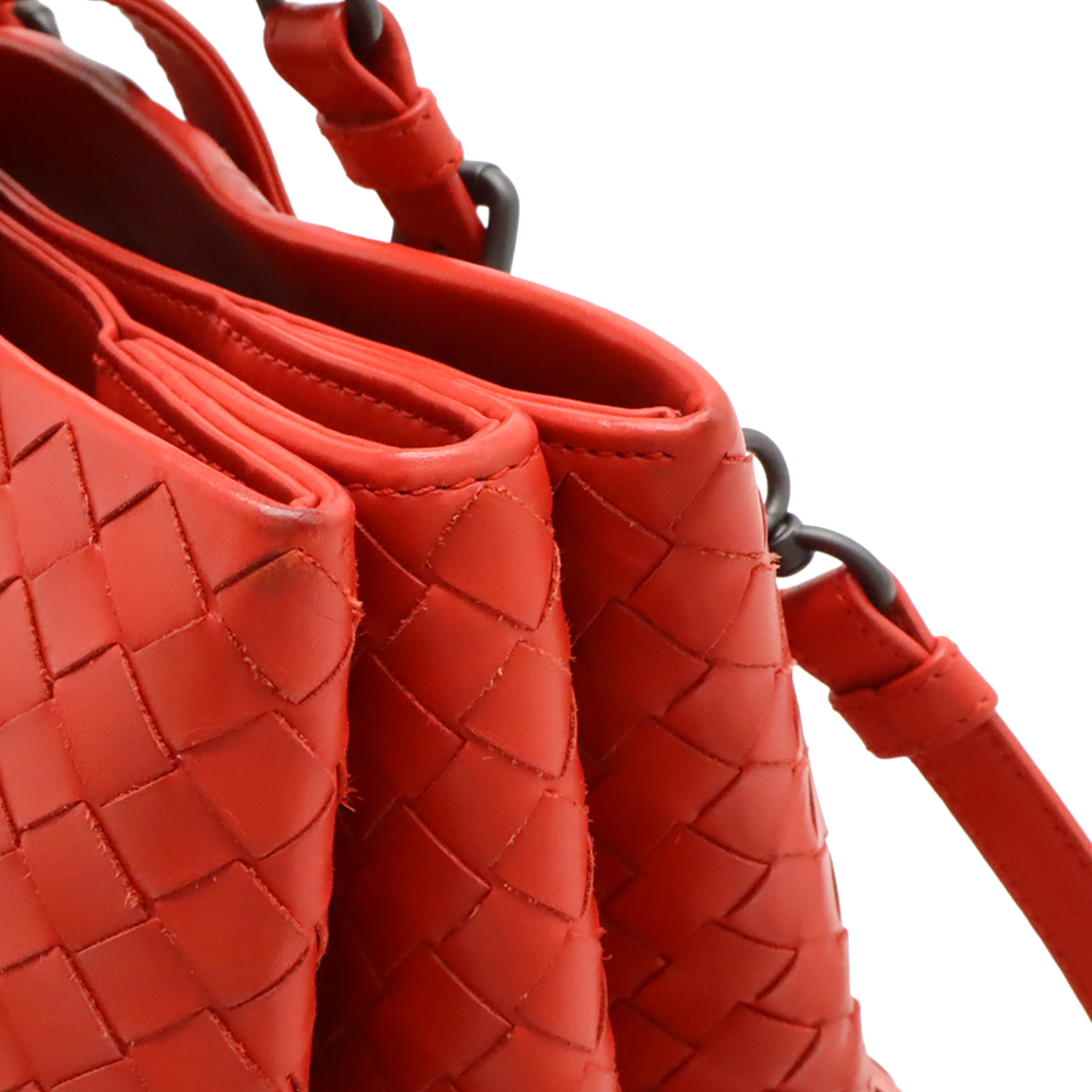Bottega Veneta Small Nappa Intrecciato Roma Satchel, från Luxclusif, i färgen orange. Klicka för att öppna bilden i stort format