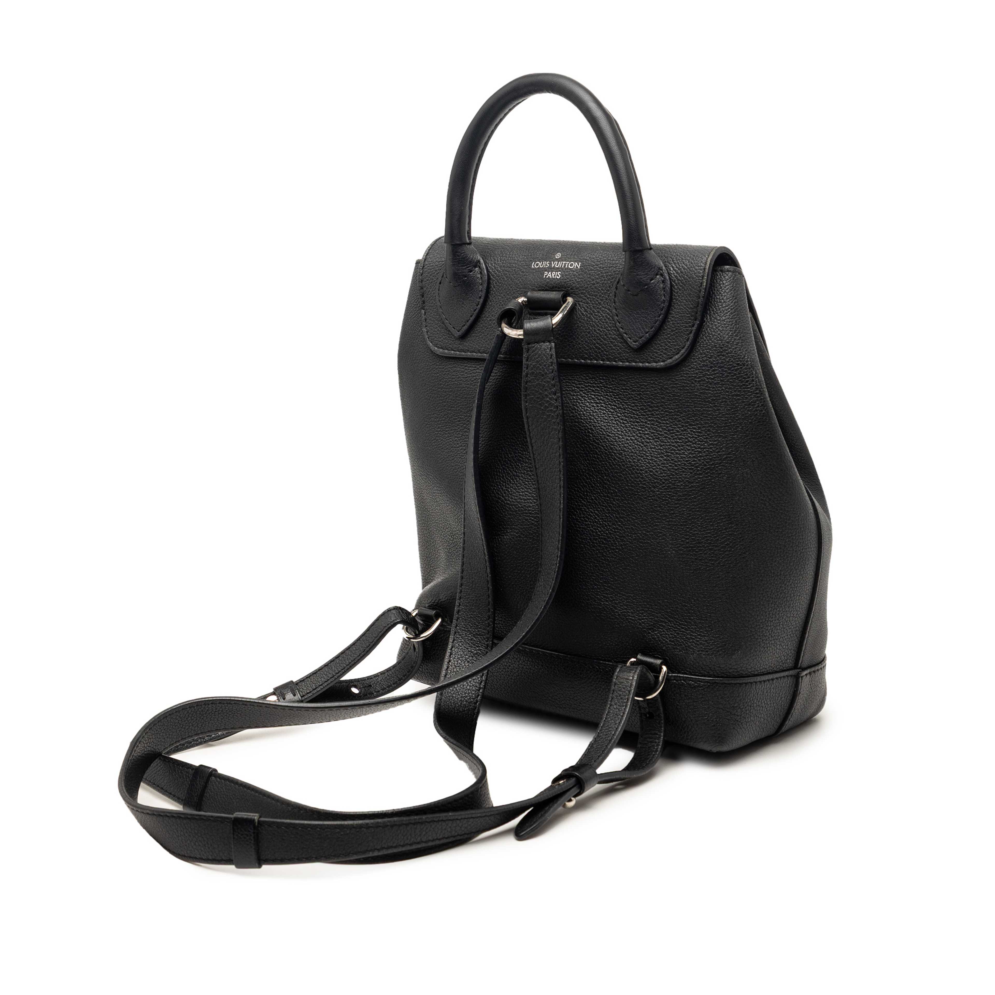 Louis Vuitton Taurillon Lockme Backpack, från Luxclusif, i färgen svart. Klicka för att öppna bilden i stort format
