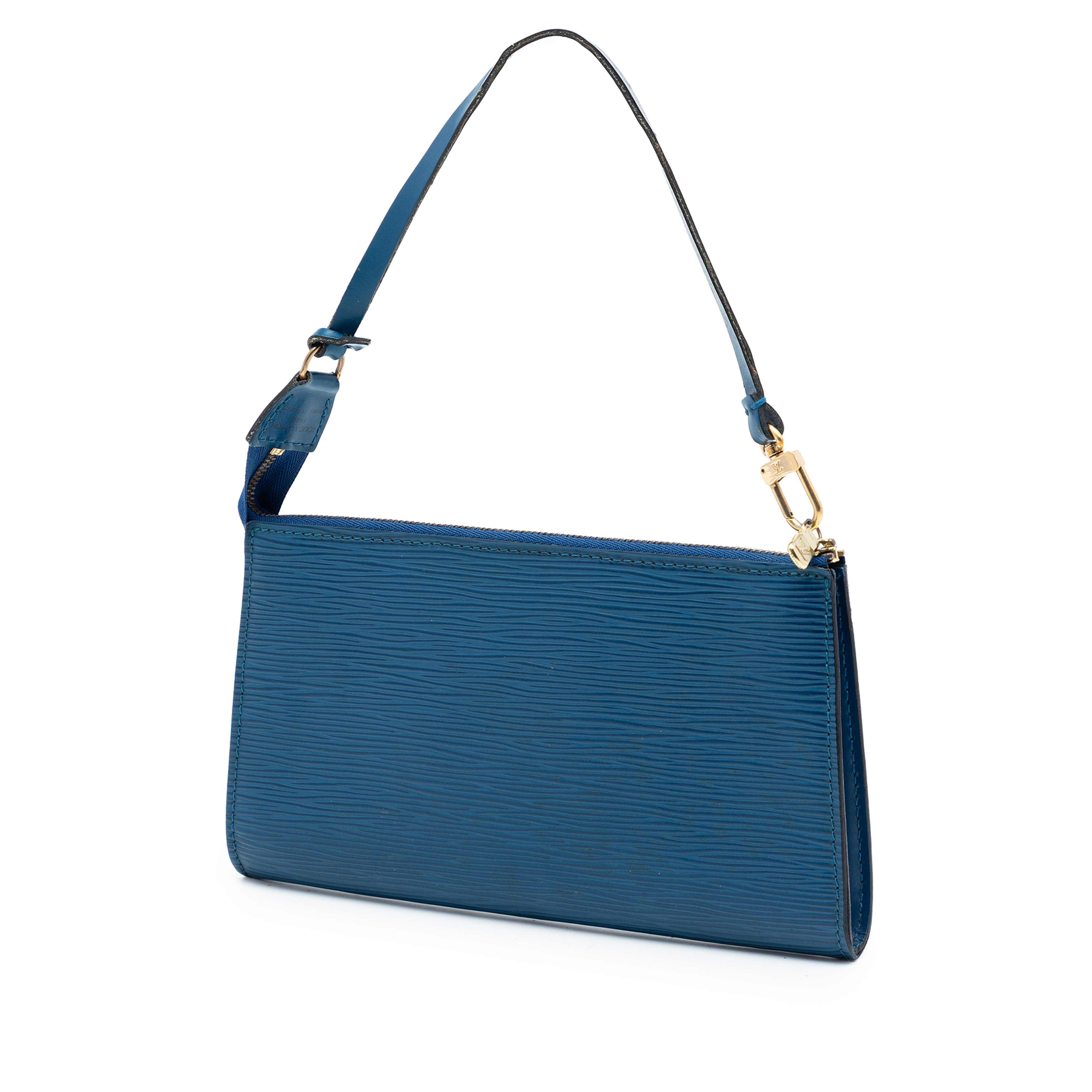 Louis Vuitton Epi Pochette Accessoires, från Luxclusif, i färgen blue. Klicka för att öppna bilden i stort format