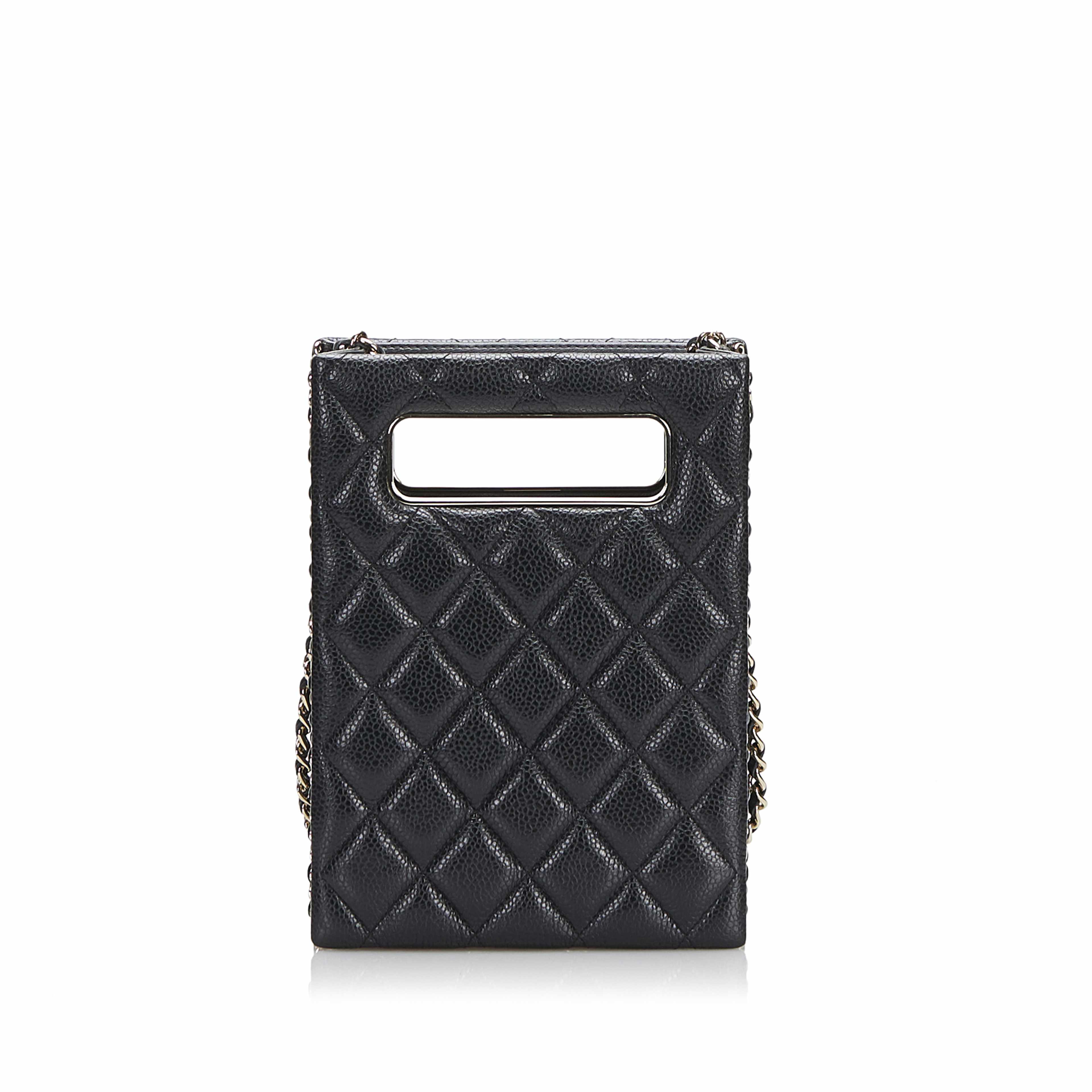 Chanel Mini Caviar Chain Around Cut Out Evening Bag, från Luxclusif, i färgen svart. Klicka för att öppna bilden i stort format
