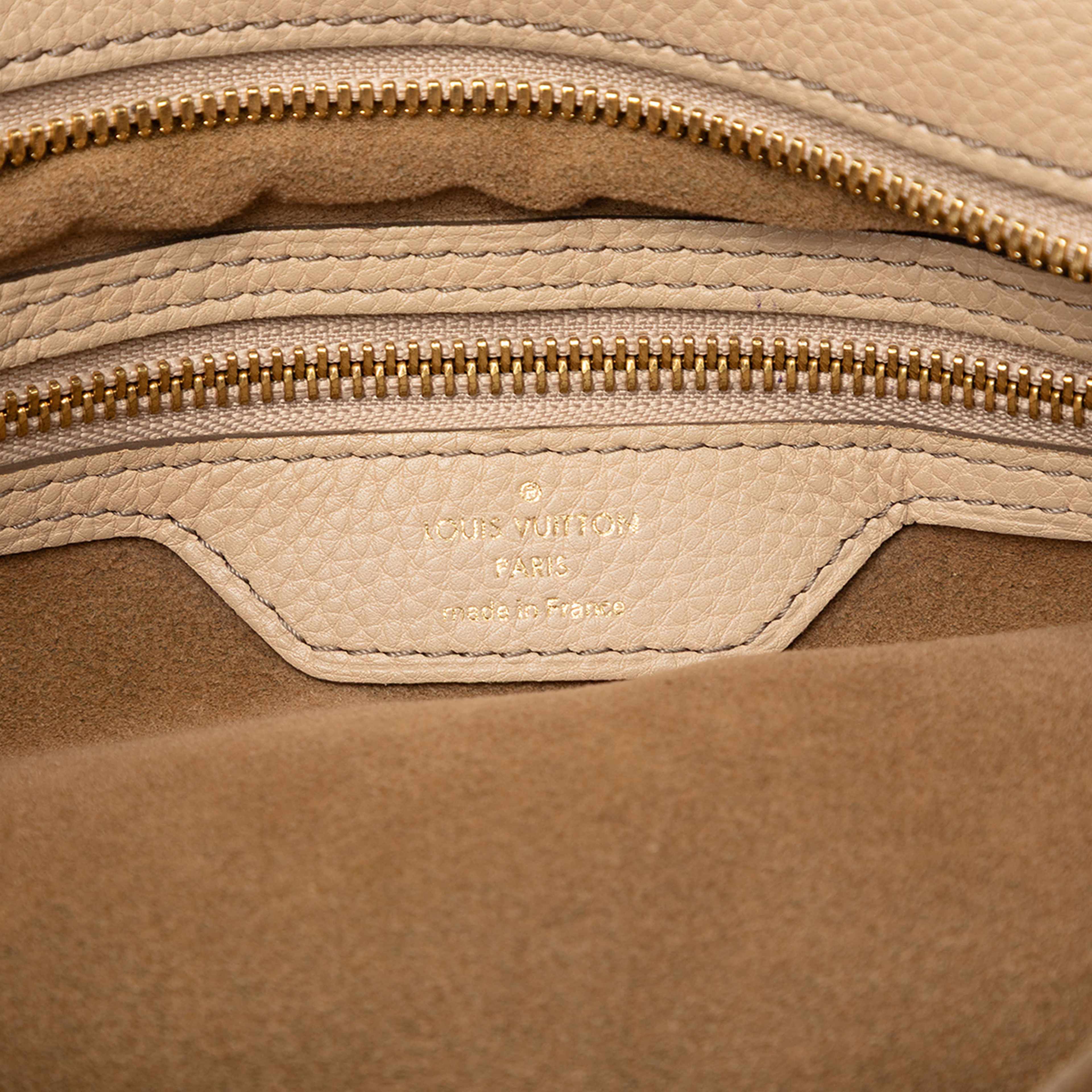 Louis Vuitton Monogram Mahina Stellar Pm, från Luxclusif, i färgen beige. Klicka för att öppna bilden i stort format