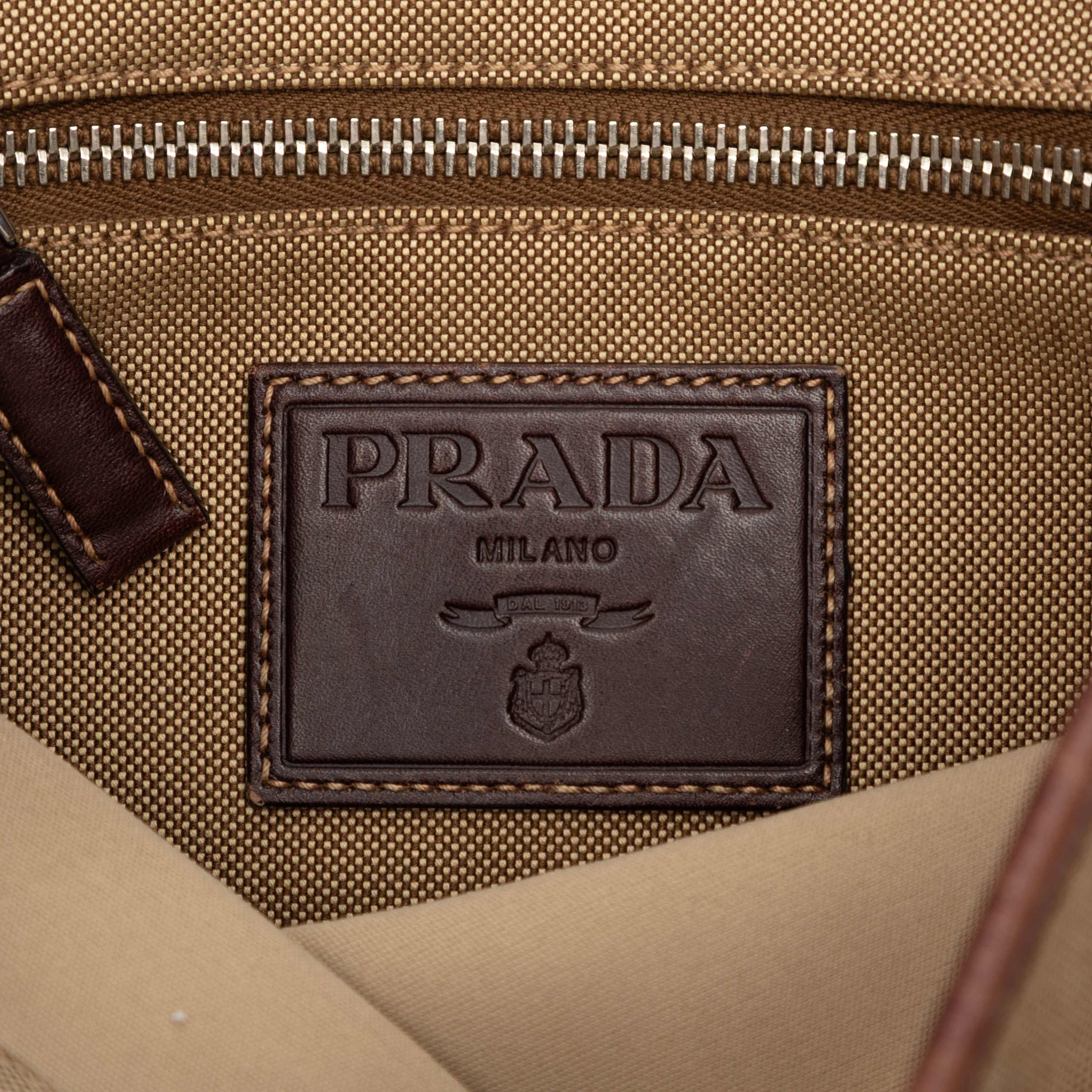 Prada Canvas Canapa Logo Crossbody, från Luxclusif, i färgen beige. Klicka för att öppna bilden i stort format