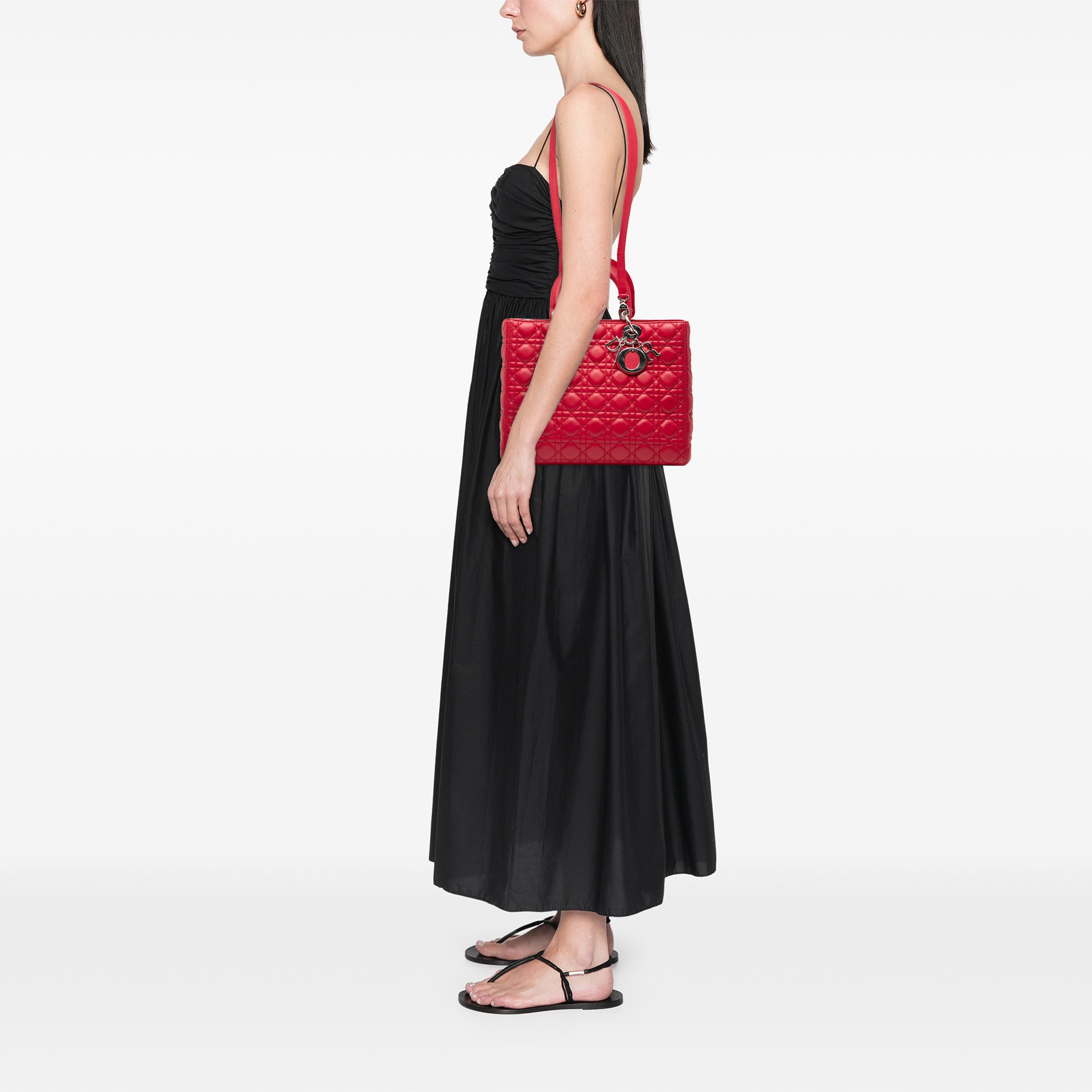 Dior Large Lambskin Cannage Lady Dior, från Luxclusif, i färgen röd. Klicka för att öppna bilden i stort format