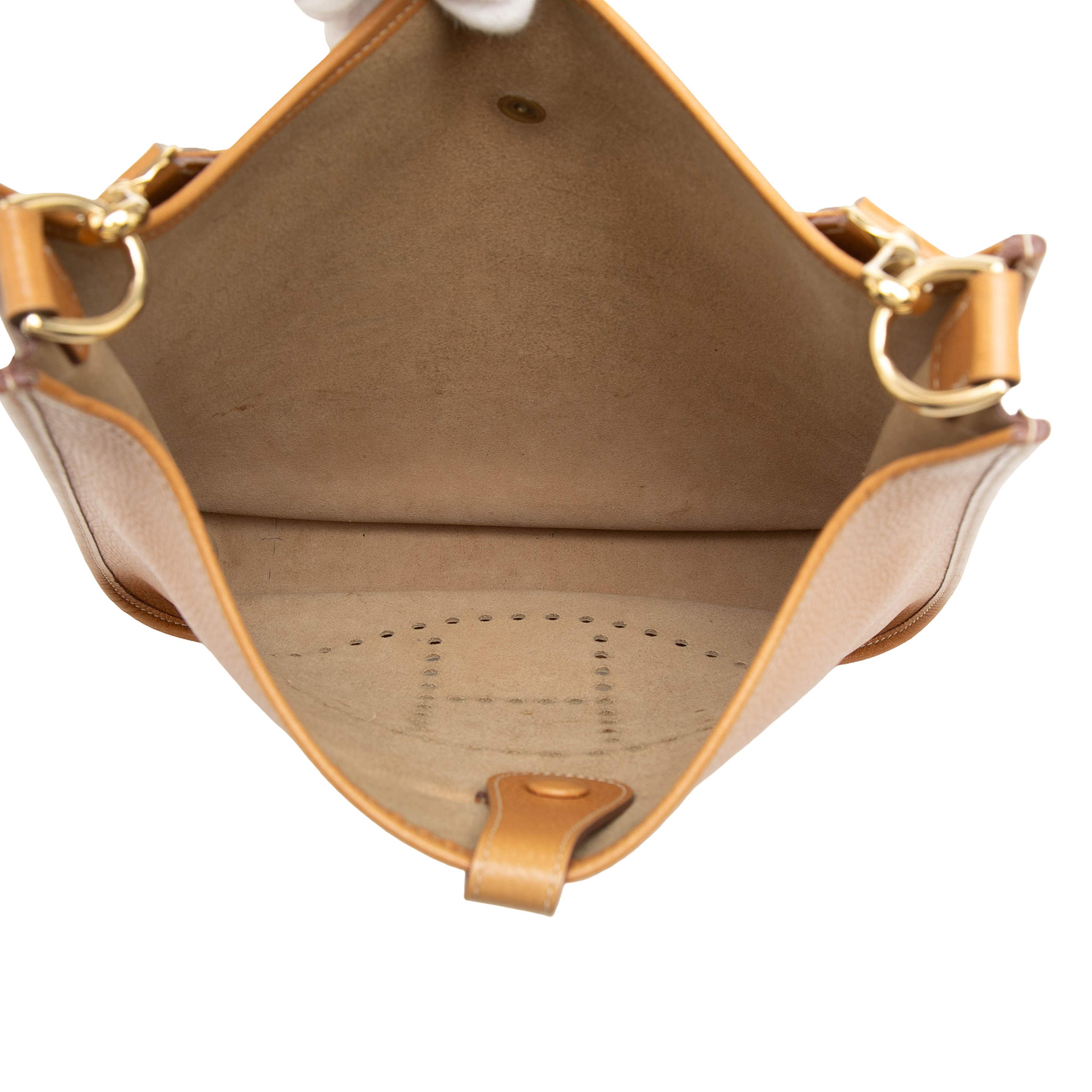 Hermès Clemence Evelyne I 33, från Luxclusif, i färgen brown. Klicka för att öppna bilden i stort format