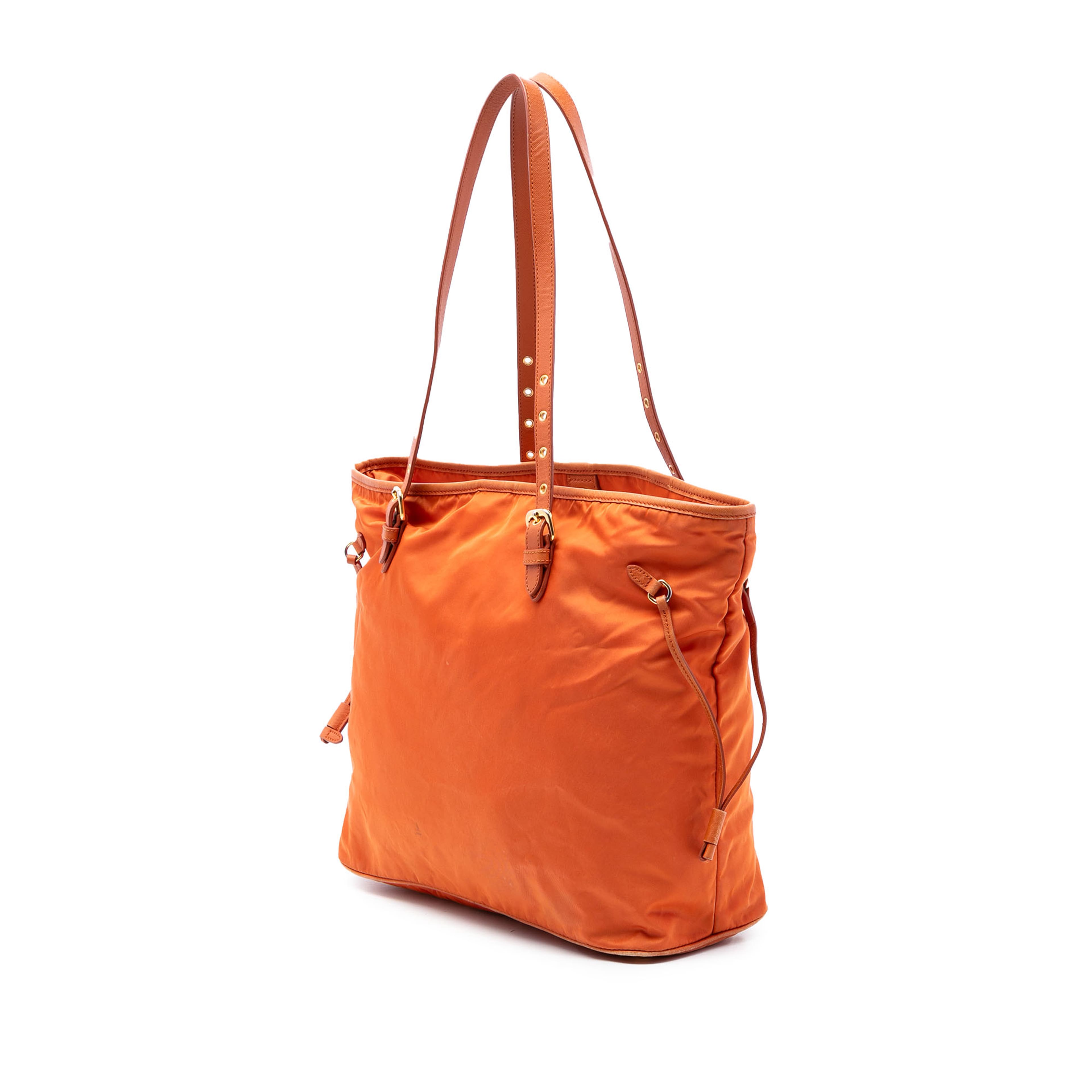Prada Saffiano Trimmed Tessuto Tote, från Luxclusif, i färgen orange. Klicka för att öppna bilden i stort format