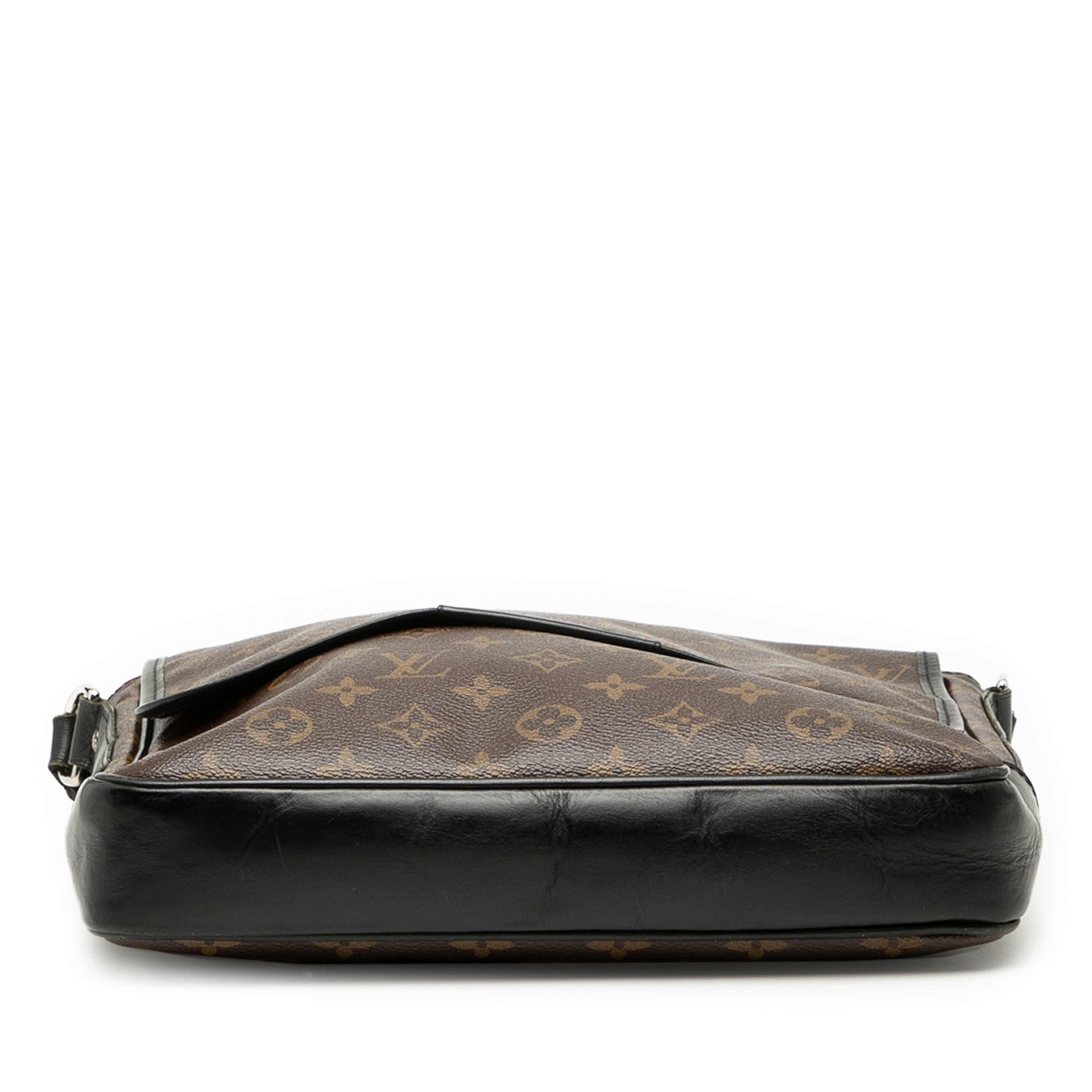 Louis Vuitton Monogram Macassar Bass Mm, från Luxclusif, i färgen brown. Klicka för att öppna bilden i stort format