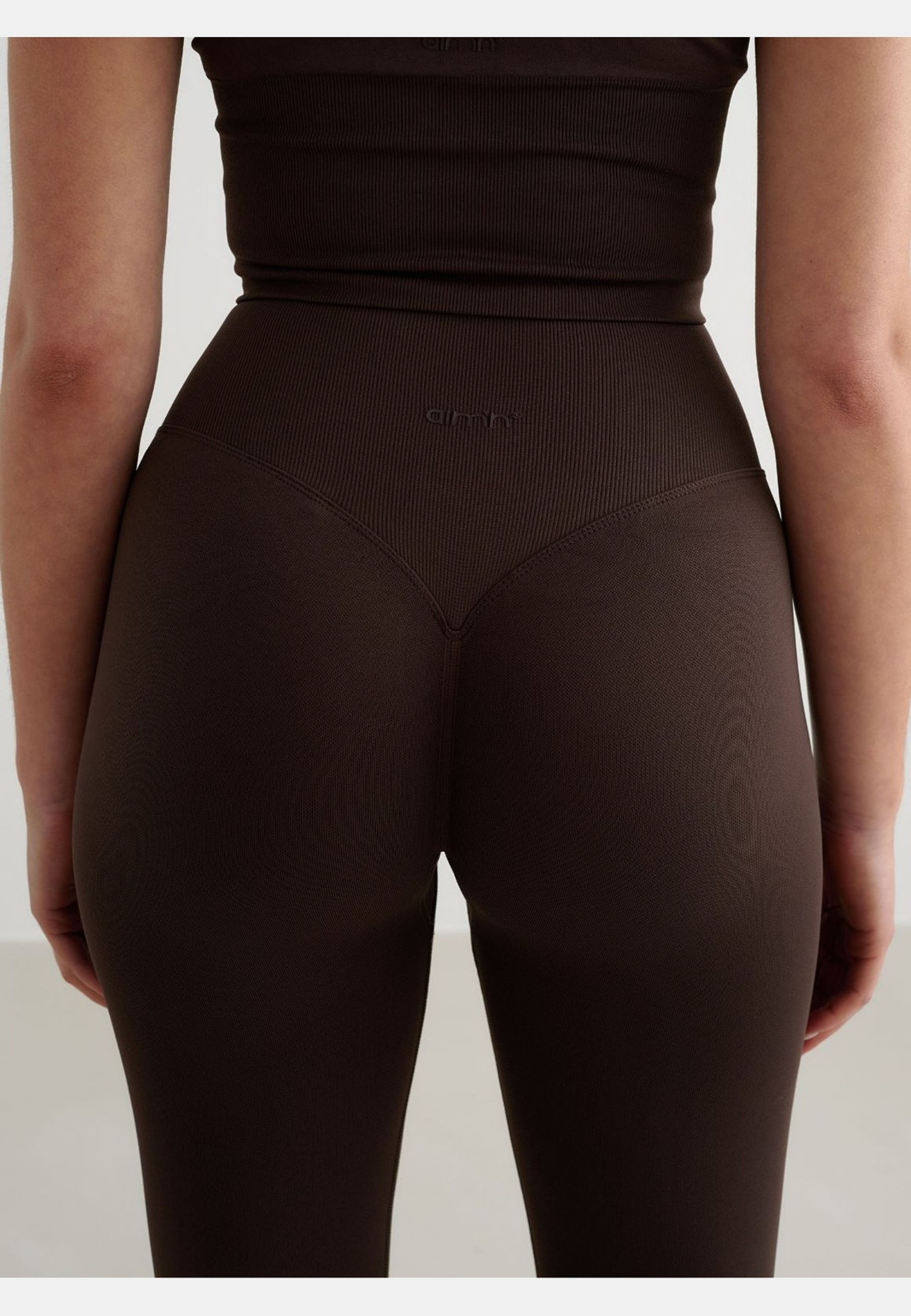 Shape Seamless Petite Tights, från aim'n, i färgen chocolate. Klicka för att öppna bilden i stort format