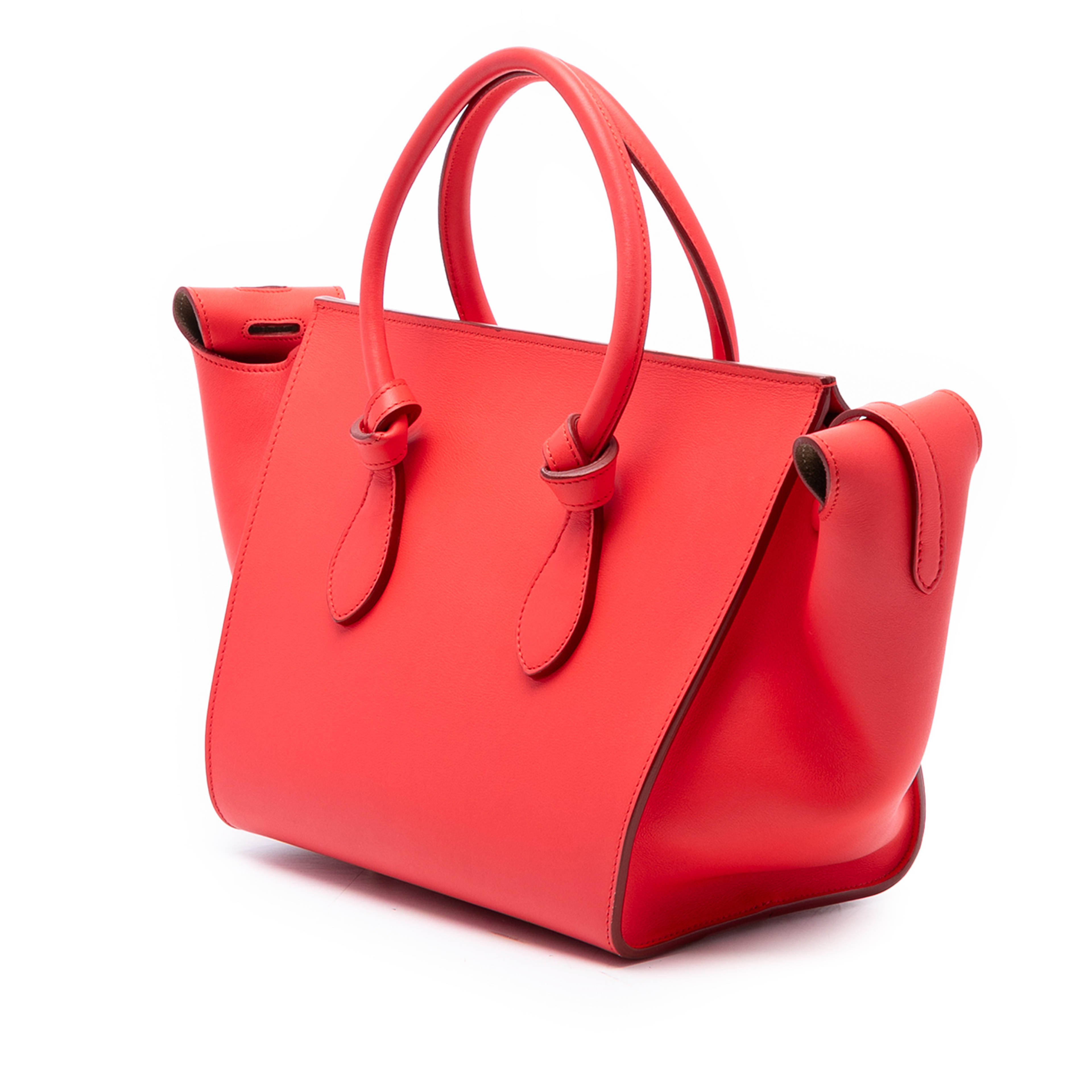 Celine Small Smooth Calfskin Tie Knot Handbag, från Luxclusif, i färgen red. Klicka för att öppna bilden i stort format