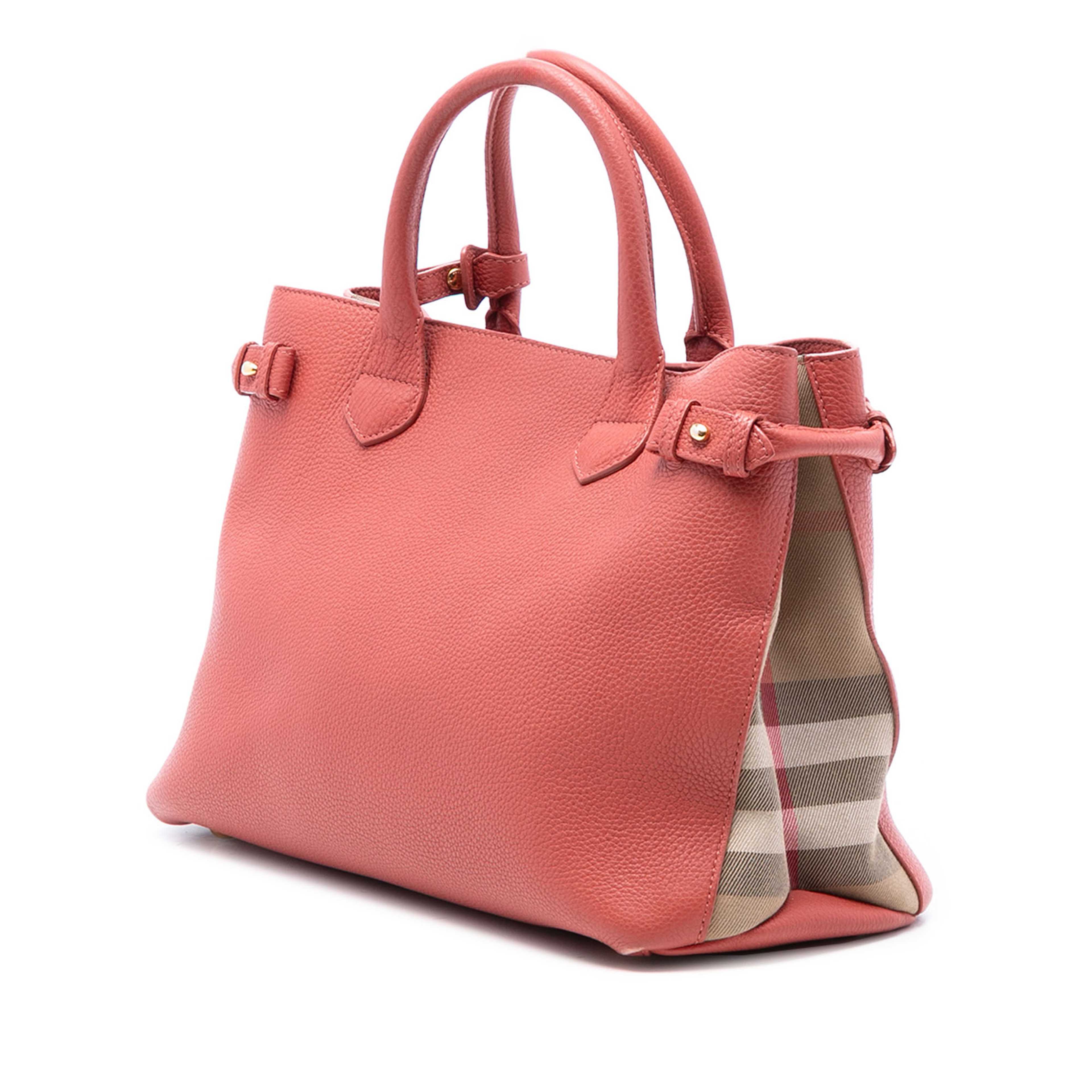 Burberry Medium Leather And House Check Canvas Banner Satchel, från Luxclusif, i färgen blush. Klicka för att öppna bilden i stort format